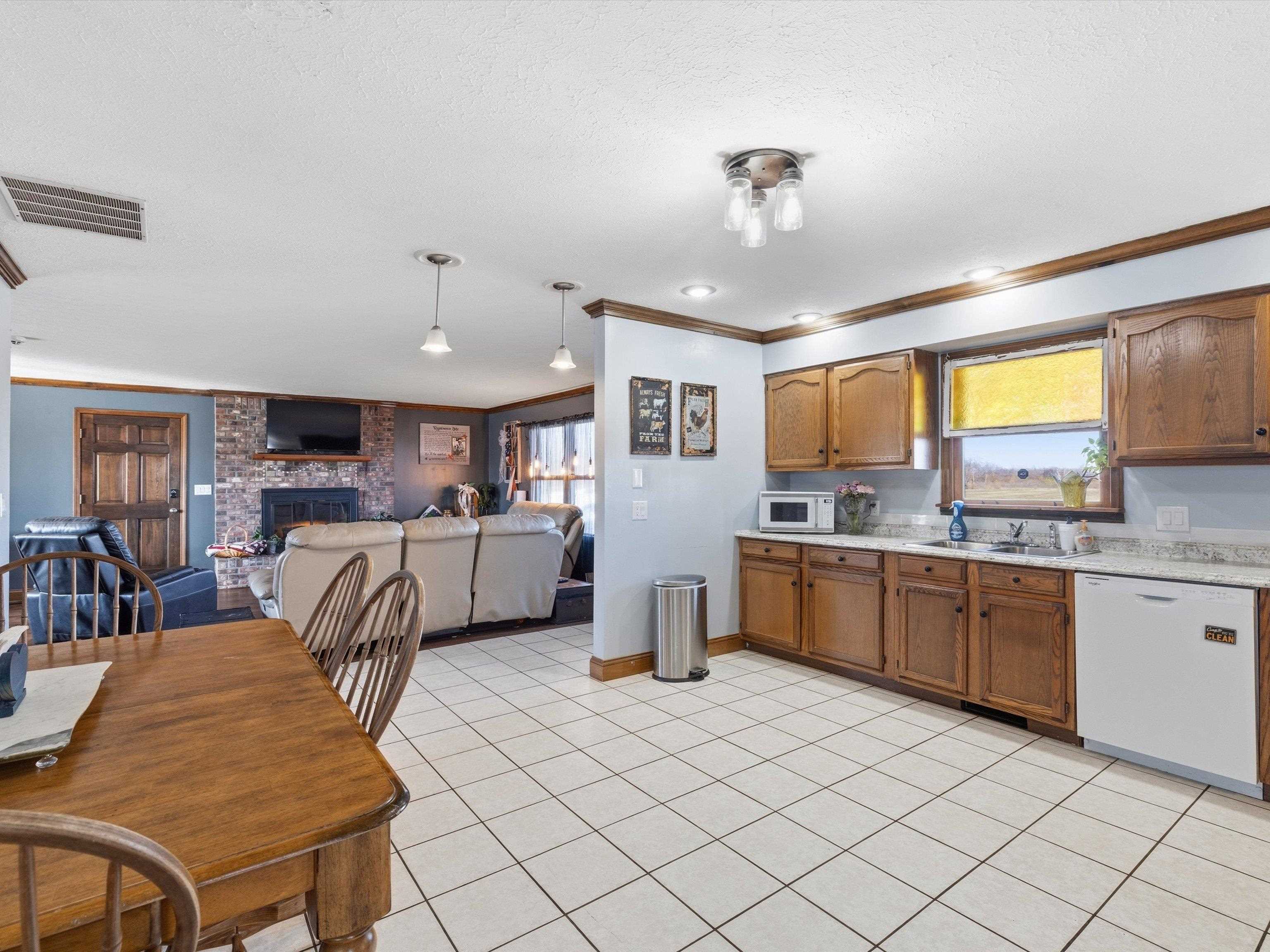 425 Pettit Rd, Owensboro, Kentucky 42303, 3 Bedrooms Bedrooms, ,2 BathroomsBathrooms,Single Family Residence,For Sale,Pettit Rd,94236