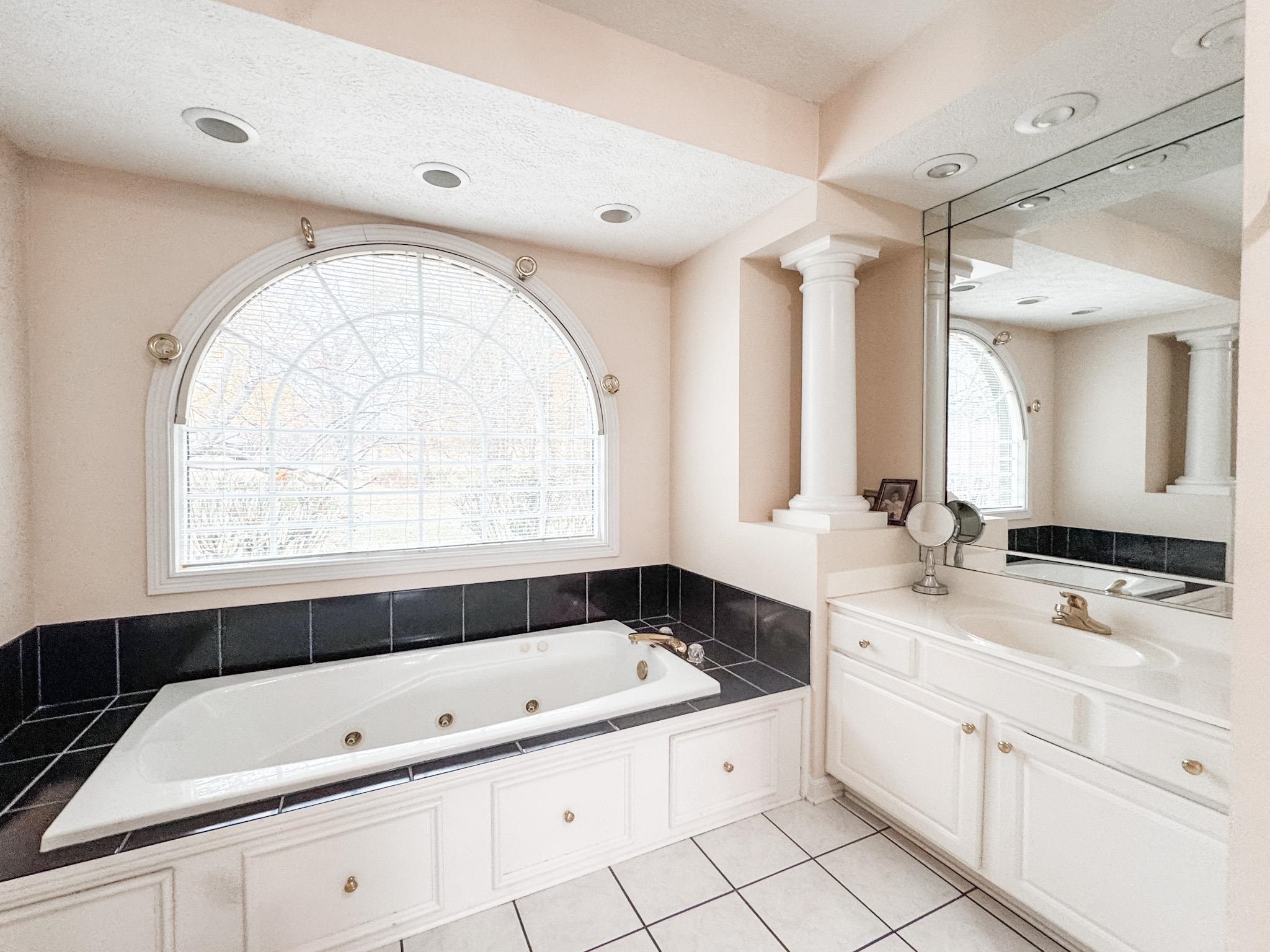 1400 Kingsbrooke, Owensboro, Kentucky 42303, 3 Bedrooms Bedrooms, ,2 BathroomsBathrooms,Single Family Residence,For Sale,Kingsbrooke,94239