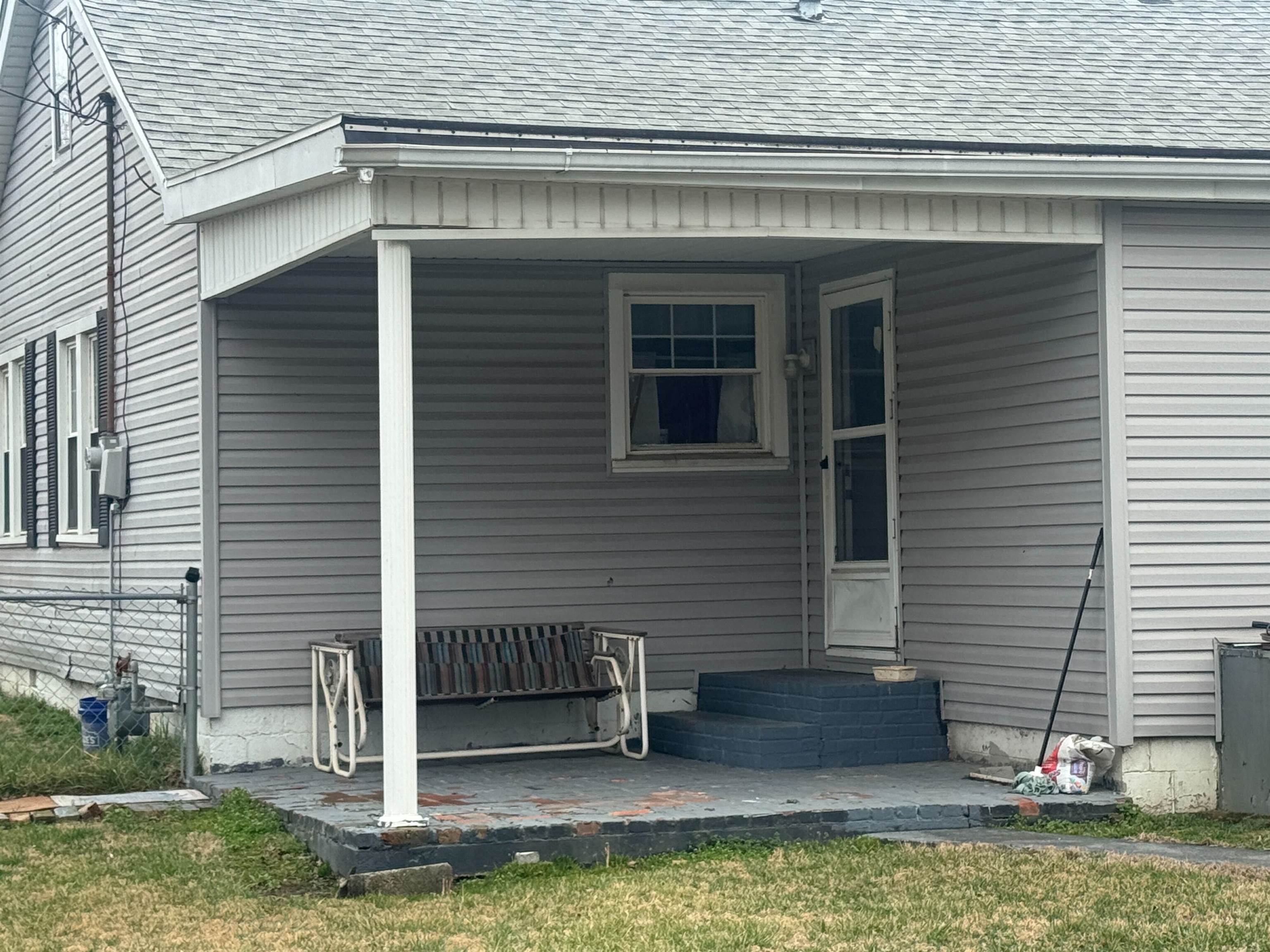 1000 Mill St, Henderson, Kentucky 42420, 3 Bedrooms Bedrooms, ,1 BathroomBathrooms,Single Family Residence,For Sale,Mill St,94254