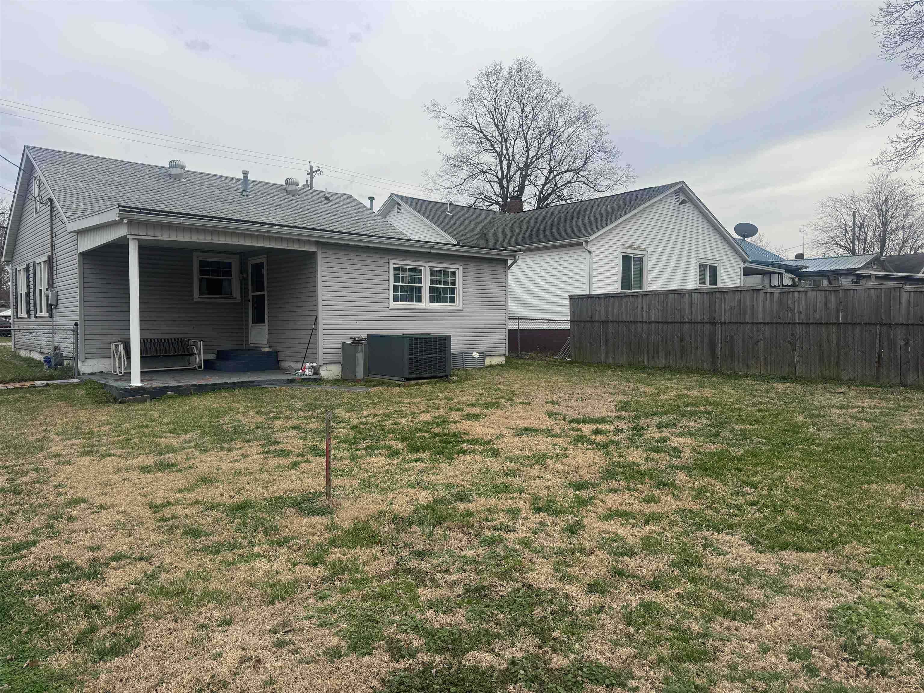 1000 Mill St, Henderson, Kentucky 42420, 3 Bedrooms Bedrooms, ,1 BathroomBathrooms,Single Family Residence,For Sale,Mill St,94254