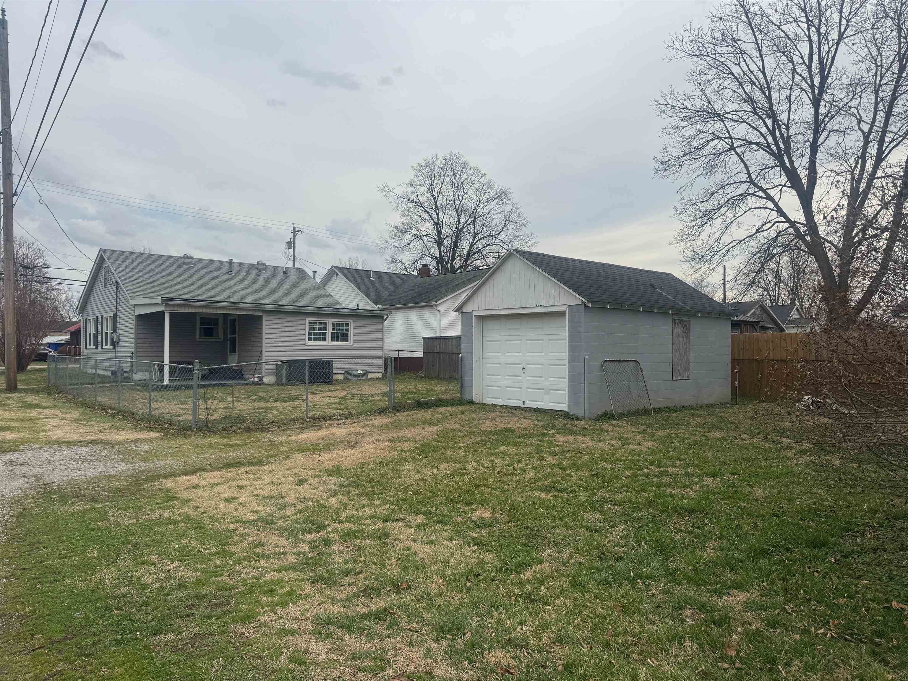 1000 Mill St, Henderson, Kentucky 42420, 3 Bedrooms Bedrooms, ,1 BathroomBathrooms,Single Family Residence,For Sale,Mill St,94254