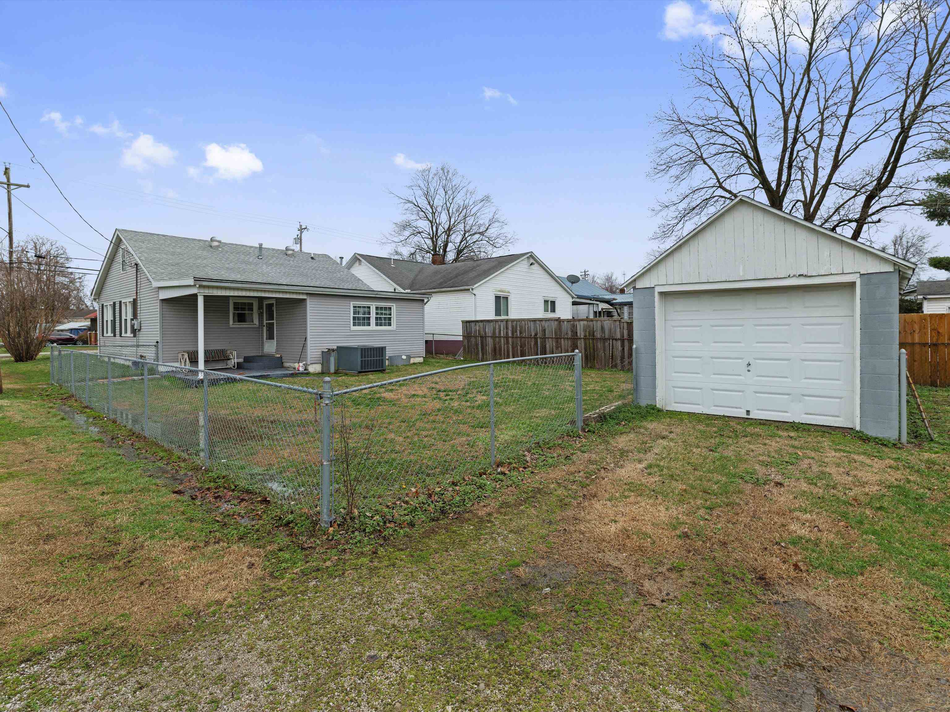 1000 Mill St, Henderson, Kentucky 42420, 3 Bedrooms Bedrooms, ,1 BathroomBathrooms,Single Family Residence,For Sale,Mill St,94254