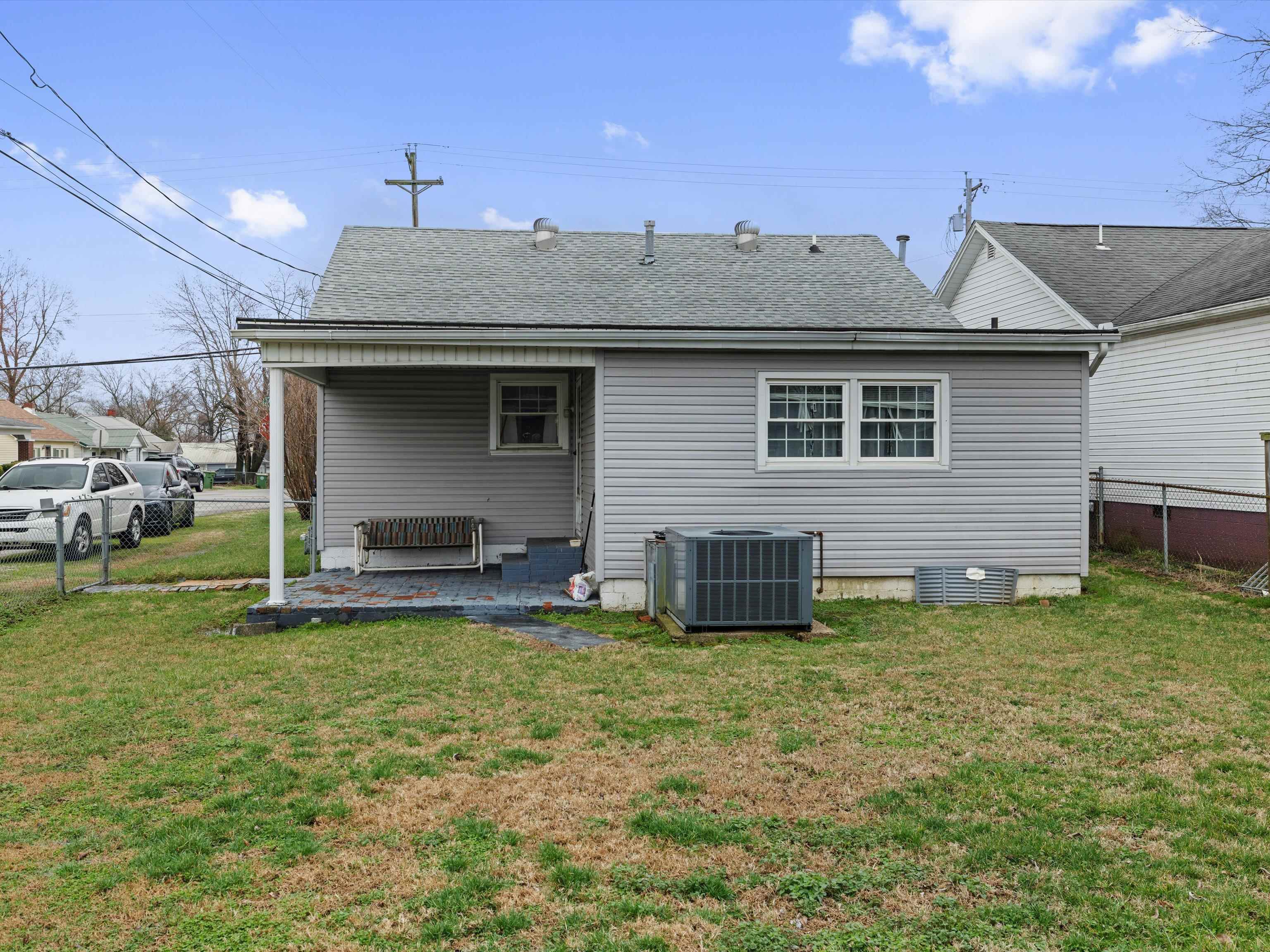 1000 Mill St, Henderson, Kentucky 42420, 3 Bedrooms Bedrooms, ,1 BathroomBathrooms,Single Family Residence,For Sale,Mill St,94254