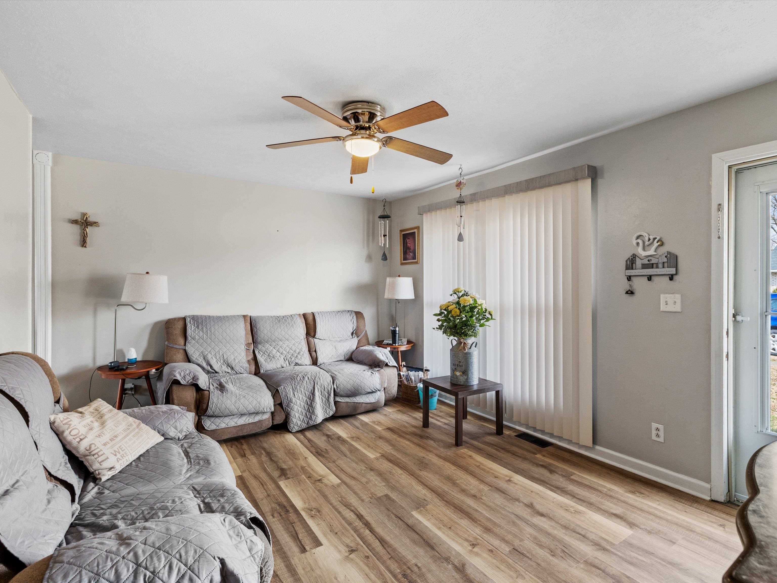 3854 Carpenter Drive, Owensboro, Kentucky 42303, 3 Bedrooms Bedrooms, ,1 BathroomBathrooms,Single Family Residence,For Sale,Carpenter Drive,94257