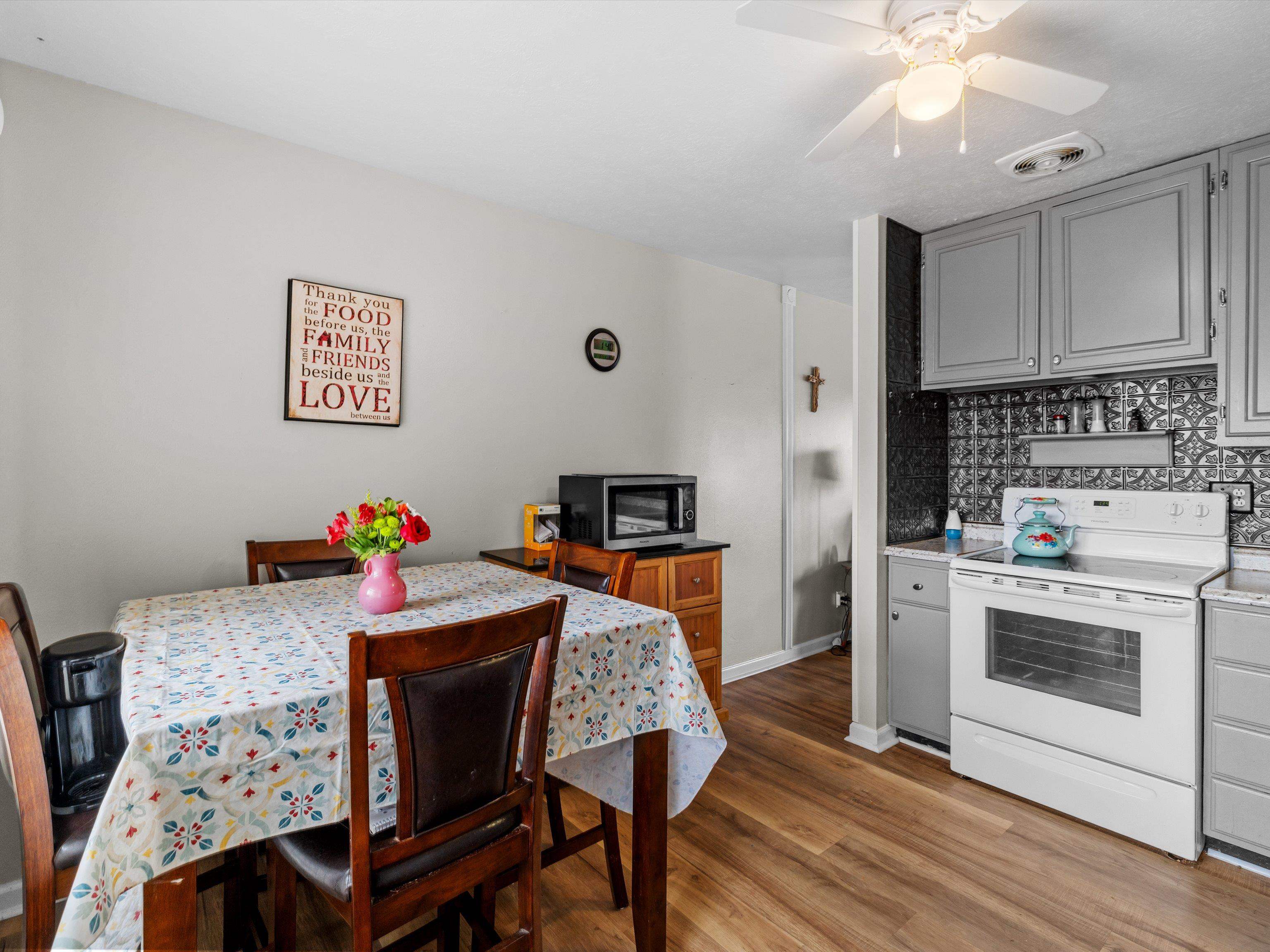 3854 Carpenter Drive, Owensboro, Kentucky 42303, 3 Bedrooms Bedrooms, ,1 BathroomBathrooms,Single Family Residence,For Sale,Carpenter Drive,94257