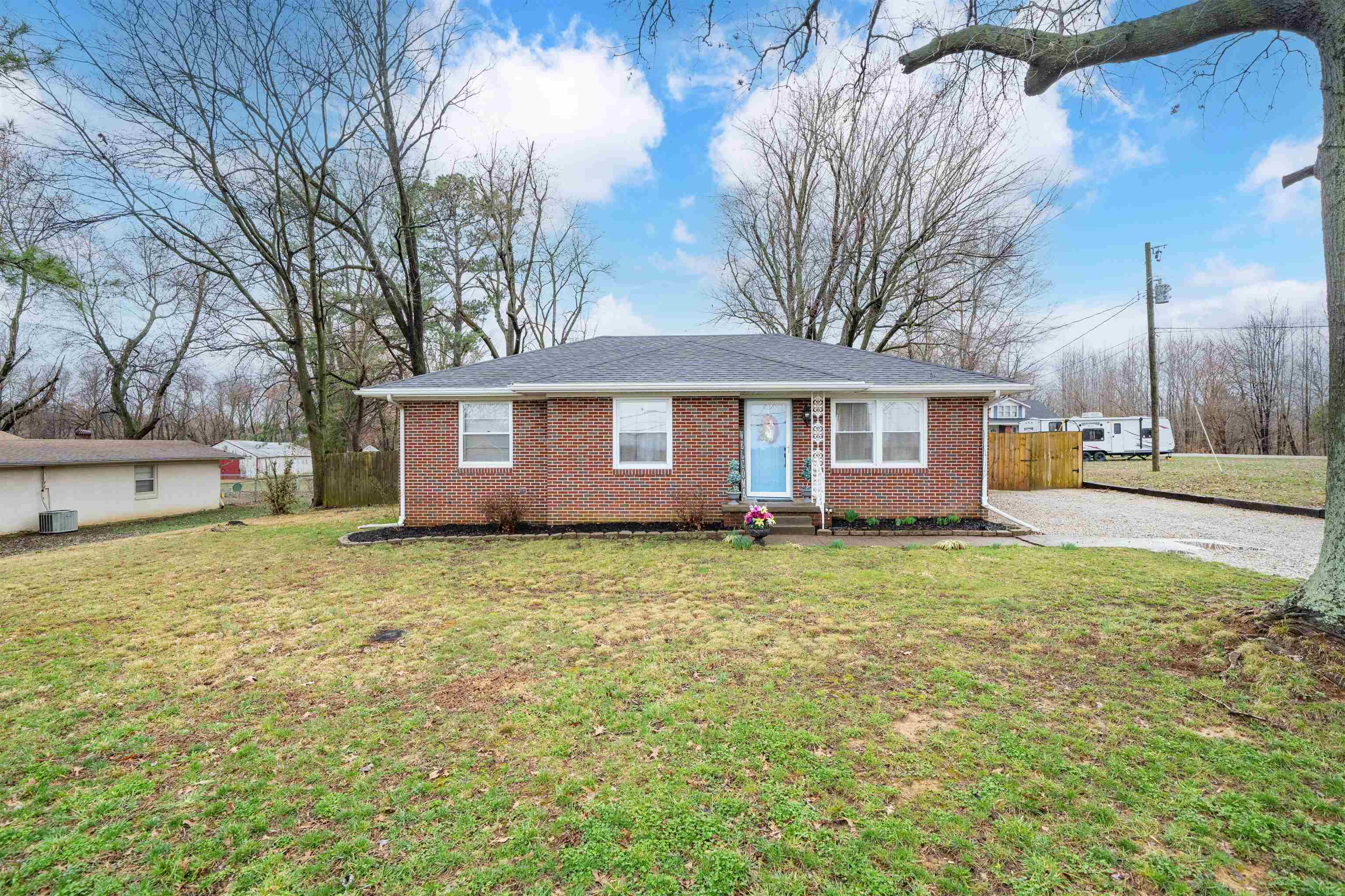 1920 Daniels Ln, Owensboro, Kentucky 42303, 3 Bedrooms Bedrooms, ,1 BathroomBathrooms,Single Family Residence,For Sale,Daniels Ln,94269