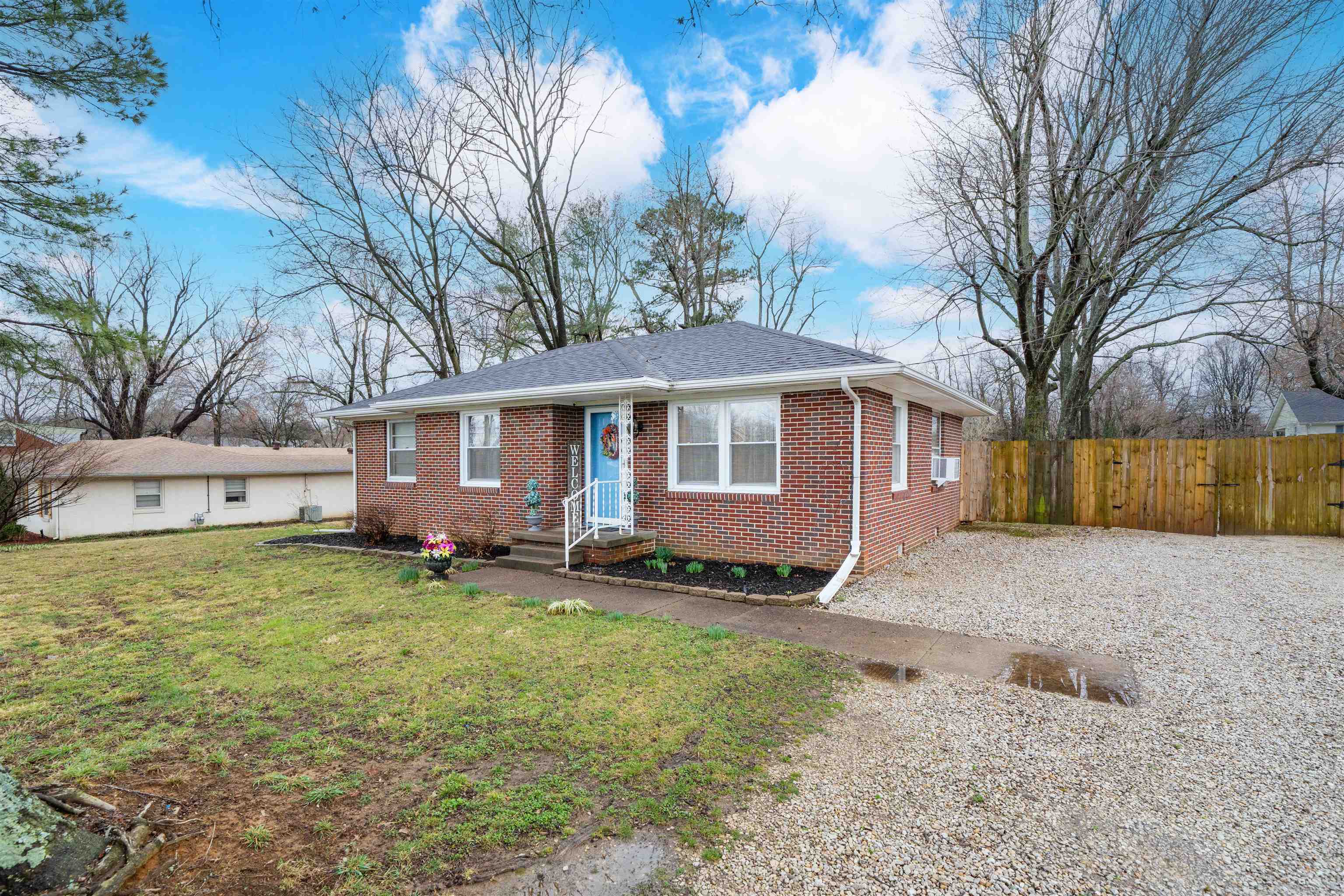 1920 Daniels Ln, Owensboro, Kentucky 42303, 3 Bedrooms Bedrooms, ,1 BathroomBathrooms,Single Family Residence,For Sale,Daniels Ln,94269