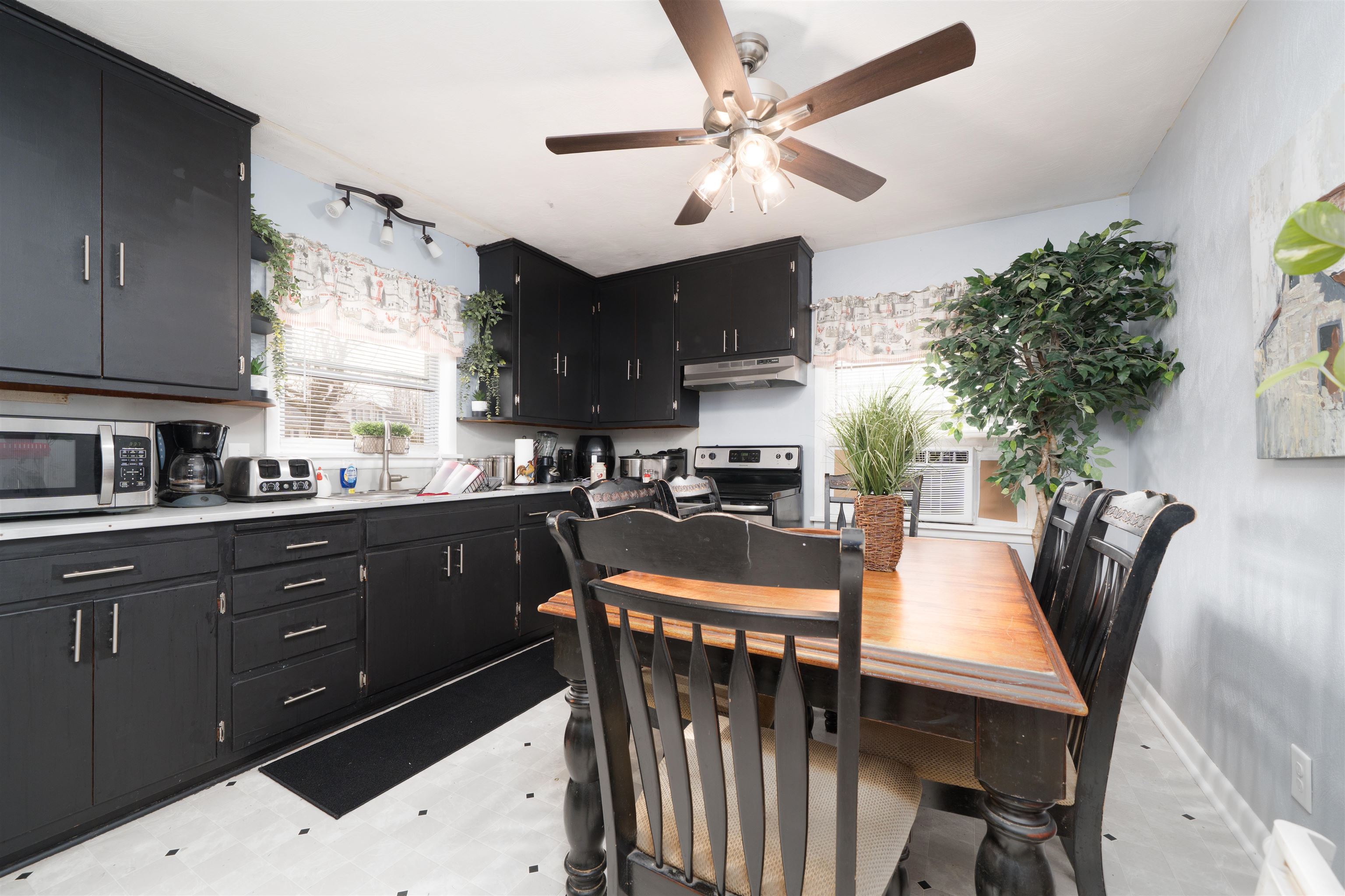 1920 Daniels Ln, Owensboro, Kentucky 42303, 3 Bedrooms Bedrooms, ,1 BathroomBathrooms,Single Family Residence,For Sale,Daniels Ln,94269