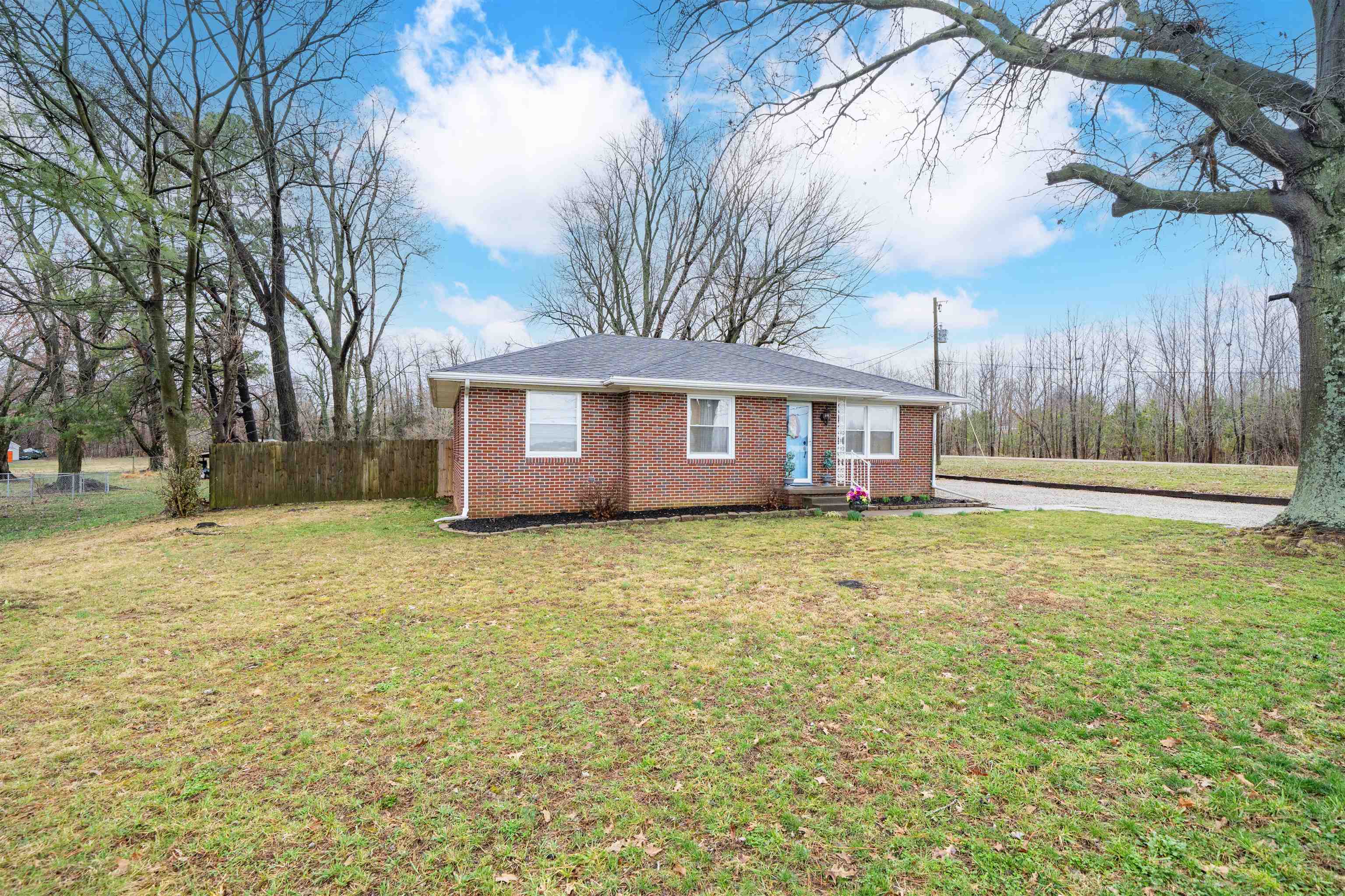 1920 Daniels Ln, Owensboro, Kentucky 42303, 3 Bedrooms Bedrooms, ,1 BathroomBathrooms,Single Family Residence,For Sale,Daniels Ln,94269
