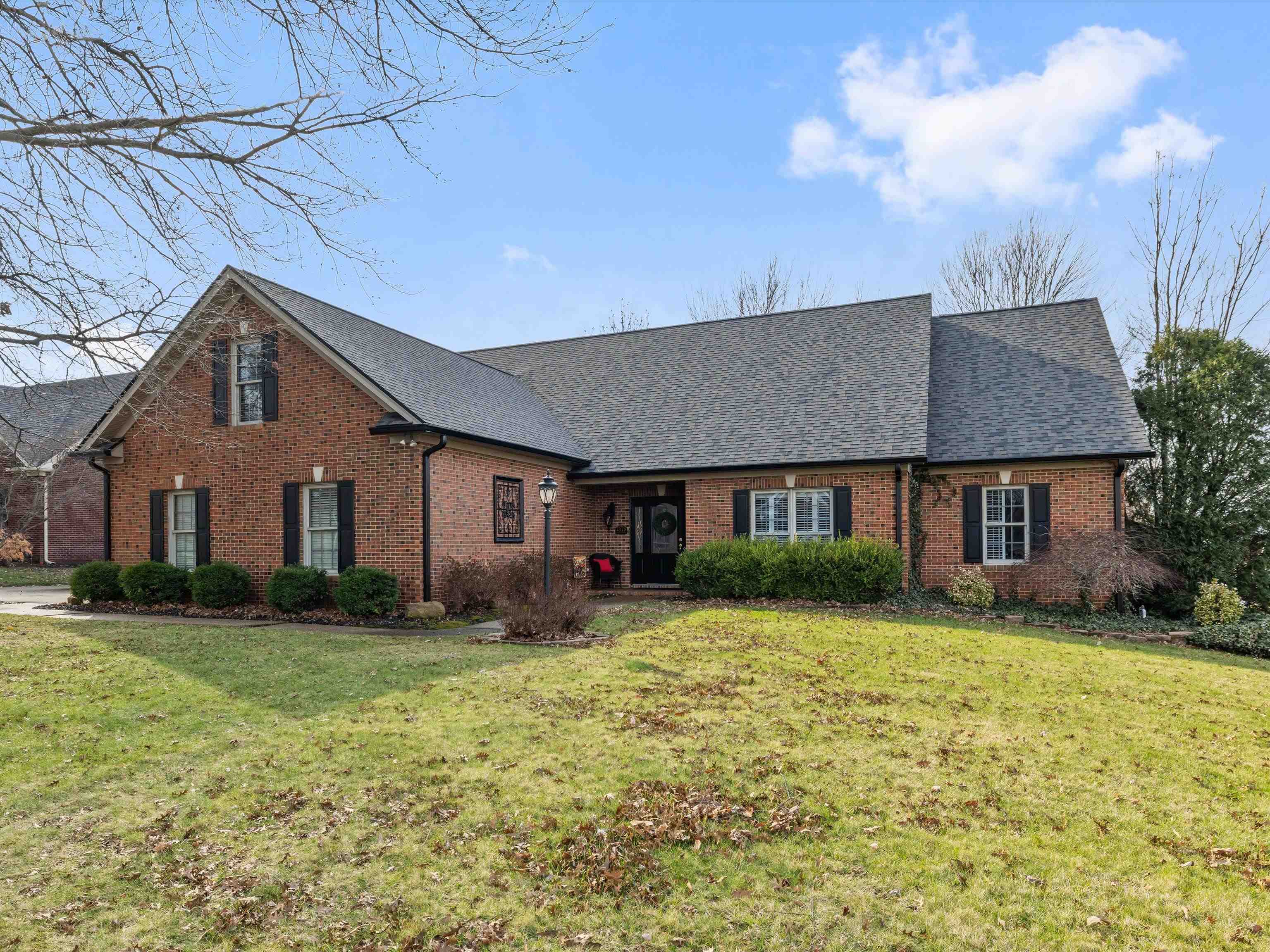 4512 Oakhurst Bend, Owensboro, Kentucky 42303, 6 Bedrooms Bedrooms, ,3 BathroomsBathrooms,Single Family Residence,For Sale,Oakhurst Bend,94271