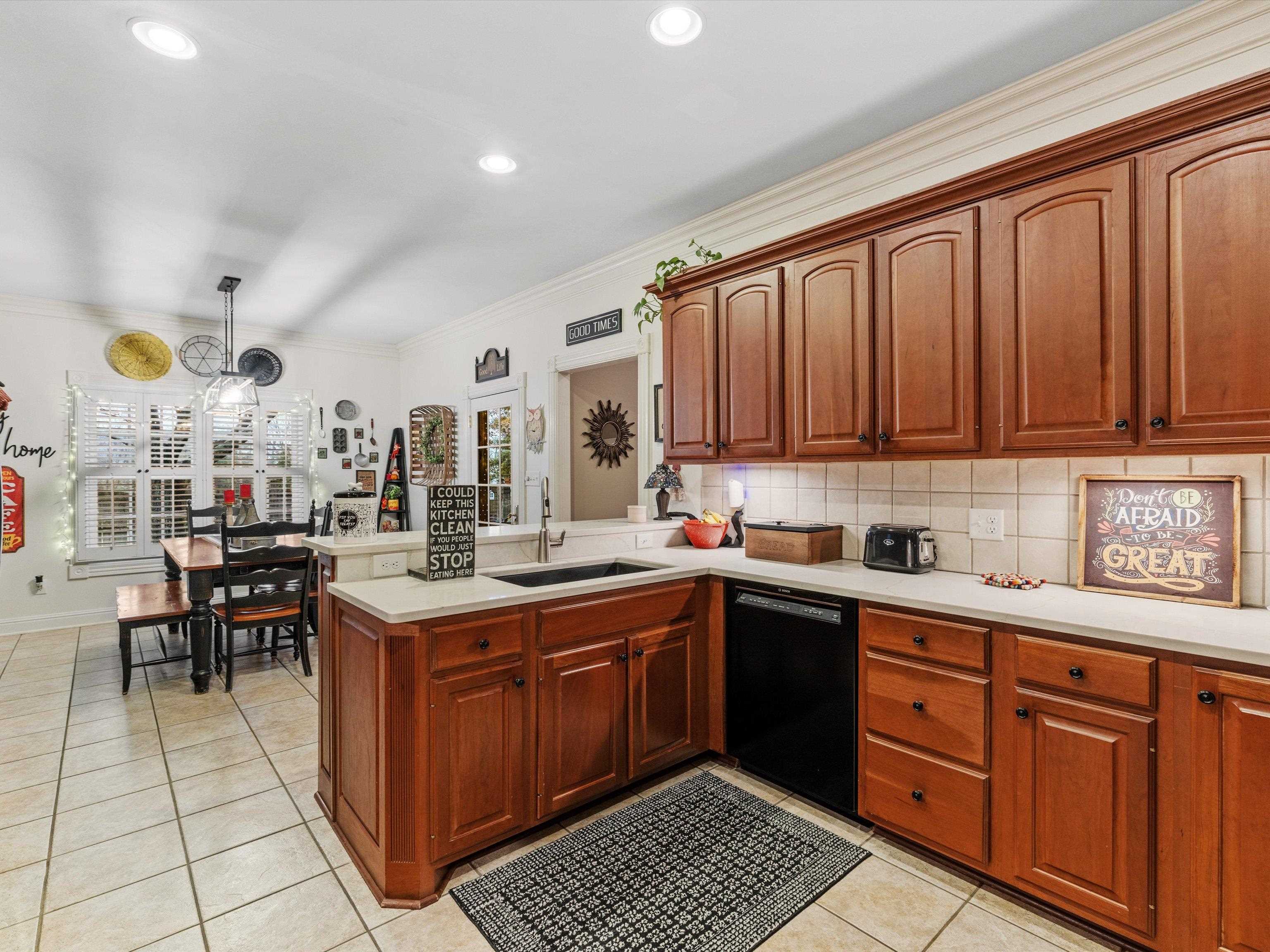 4512 Oakhurst Bend, Owensboro, Kentucky 42303, 6 Bedrooms Bedrooms, ,3 BathroomsBathrooms,Single Family Residence,For Sale,Oakhurst Bend,94271