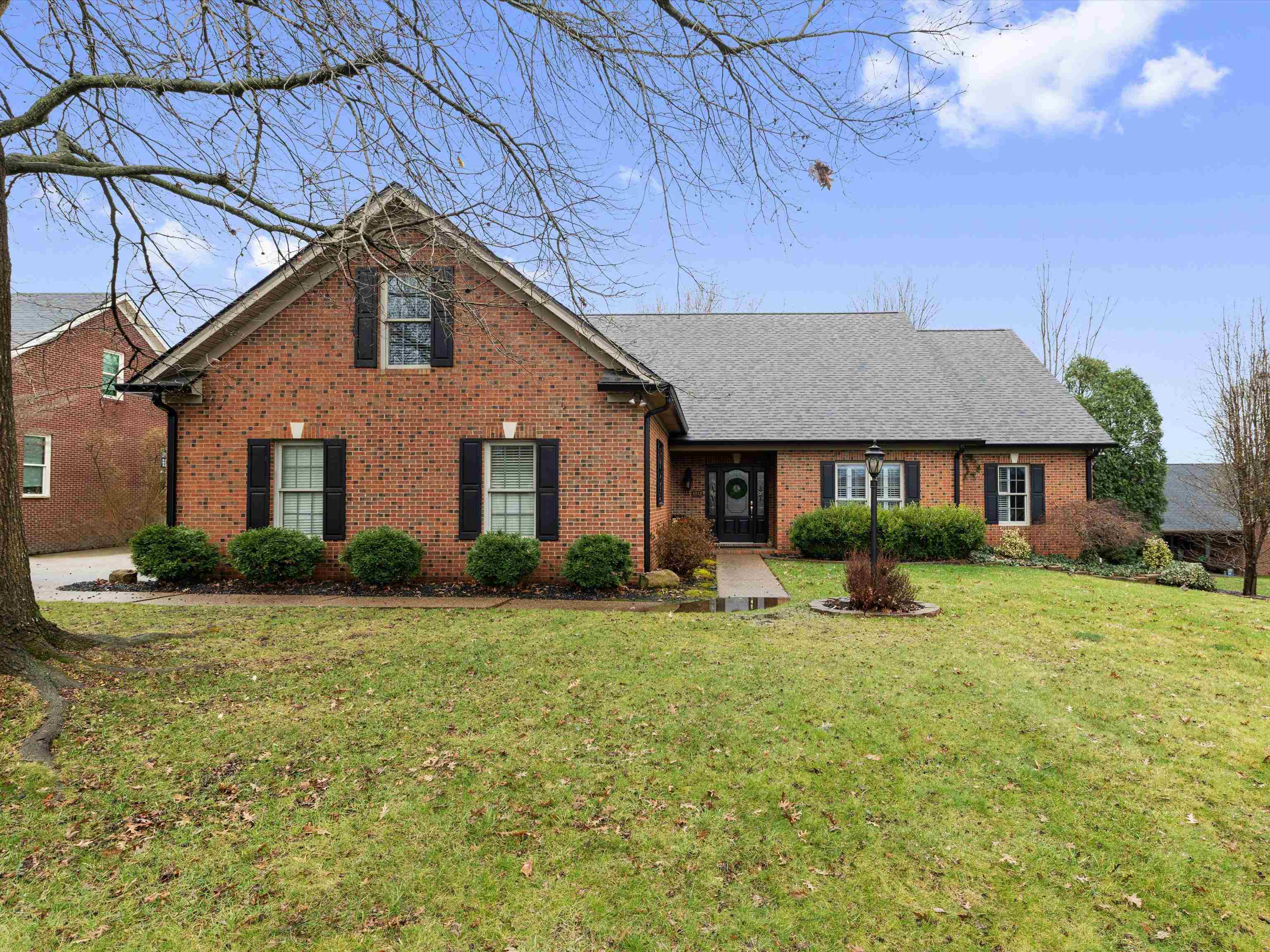 4512 Oakhurst Bend, Owensboro, Kentucky 42303, 6 Bedrooms Bedrooms, ,3 BathroomsBathrooms,Single Family Residence,For Sale,Oakhurst Bend,94271