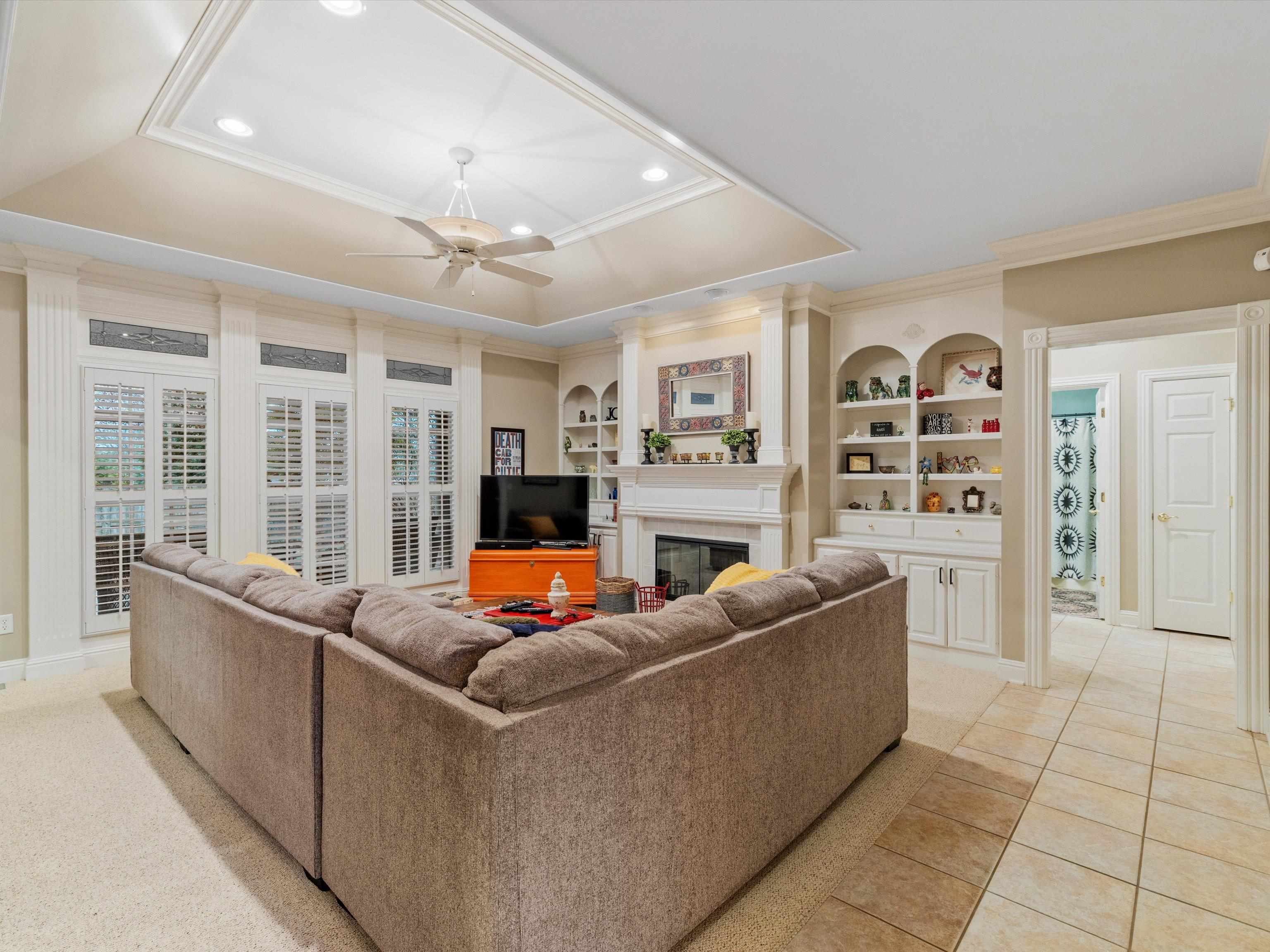 4512 Oakhurst Bend, Owensboro, Kentucky 42303, 6 Bedrooms Bedrooms, ,3 BathroomsBathrooms,Single Family Residence,For Sale,Oakhurst Bend,94271