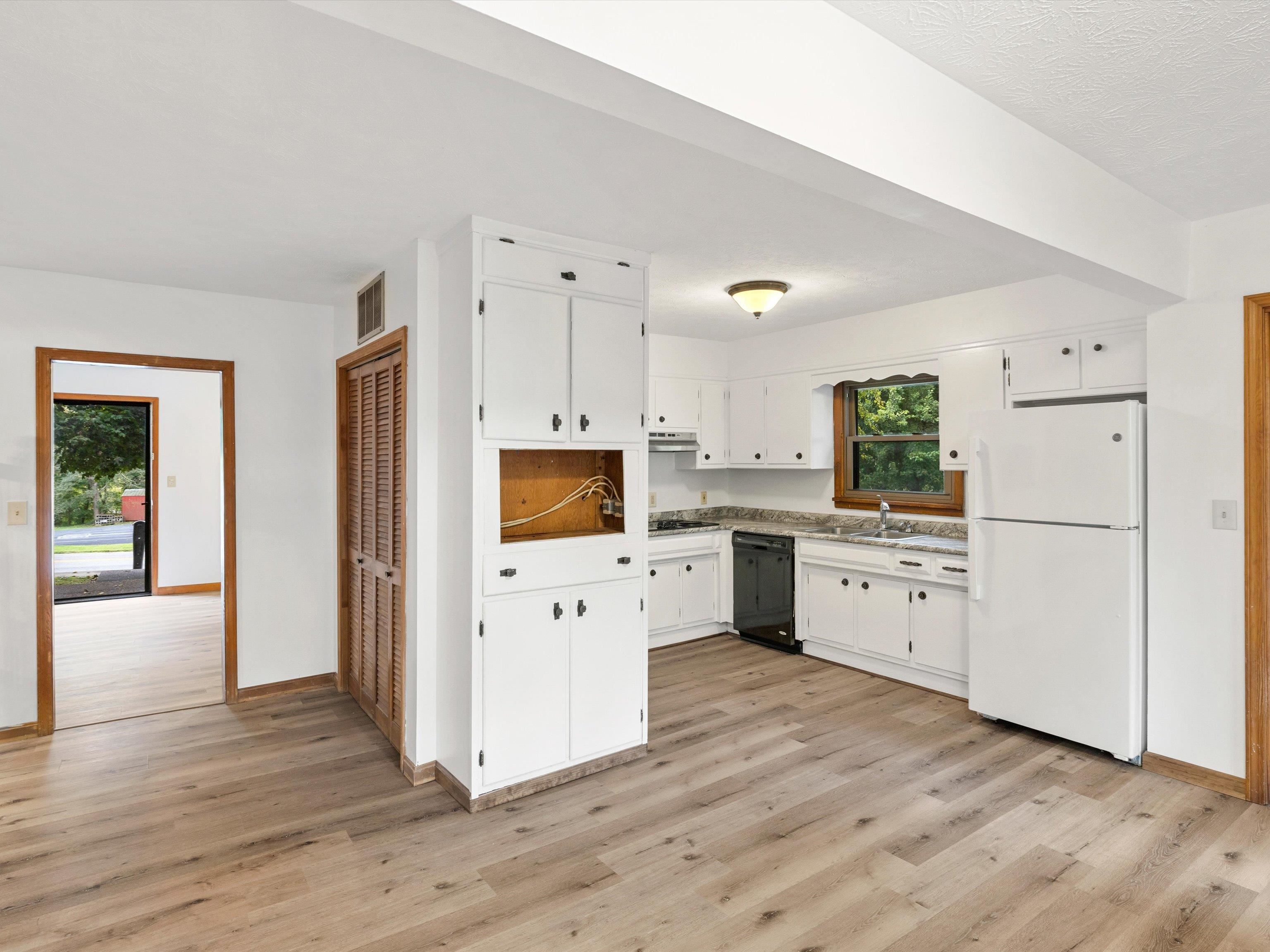 226 Main St, Fordsville, Kentucky 42343, 4 Bedrooms Bedrooms, ,2 BathroomsBathrooms,Single Family Residence,For Sale,Main St,94272