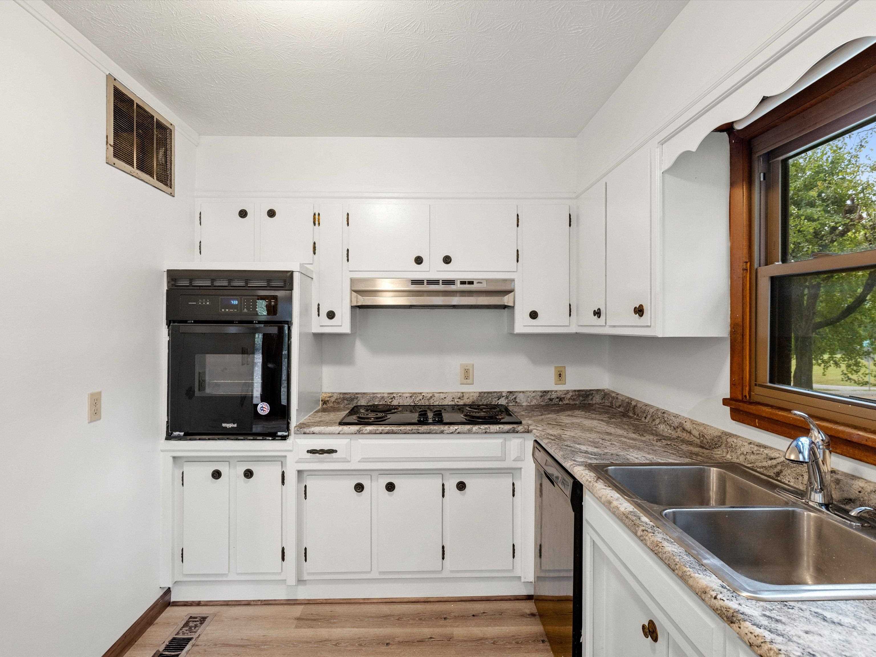 226 Main St, Fordsville, Kentucky 42343, 4 Bedrooms Bedrooms, ,2 BathroomsBathrooms,Single Family Residence,For Sale,Main St,94272