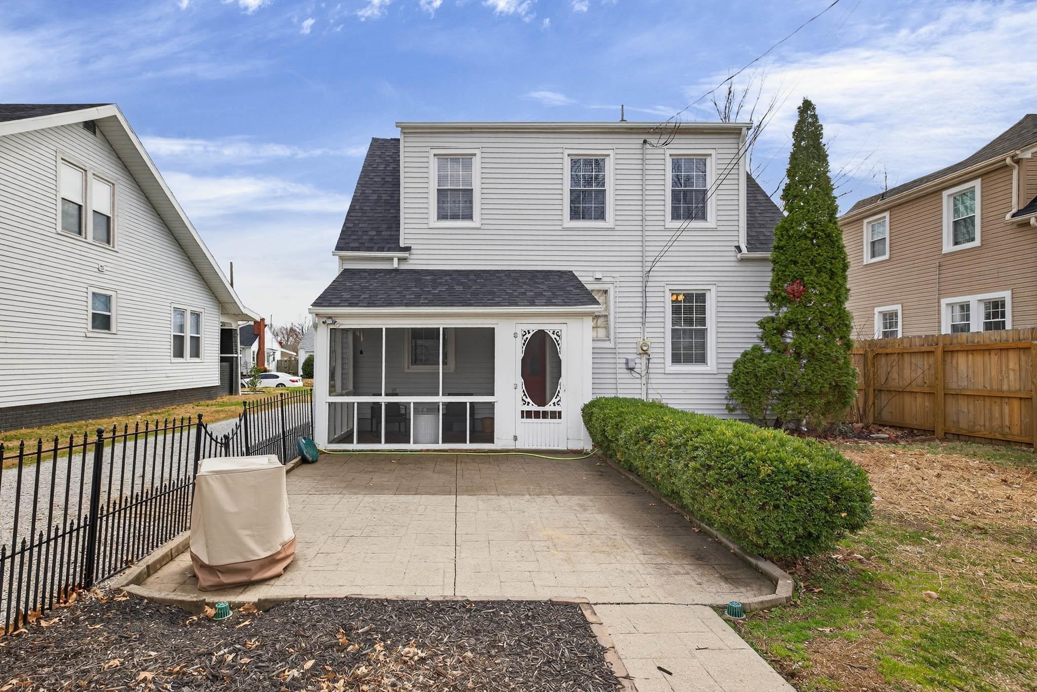 109 E 19th St, Owensboro, Kentucky 42303, 3 Bedrooms Bedrooms, ,2 BathroomsBathrooms,Single Family Residence,For Sale,E 19th St,94274