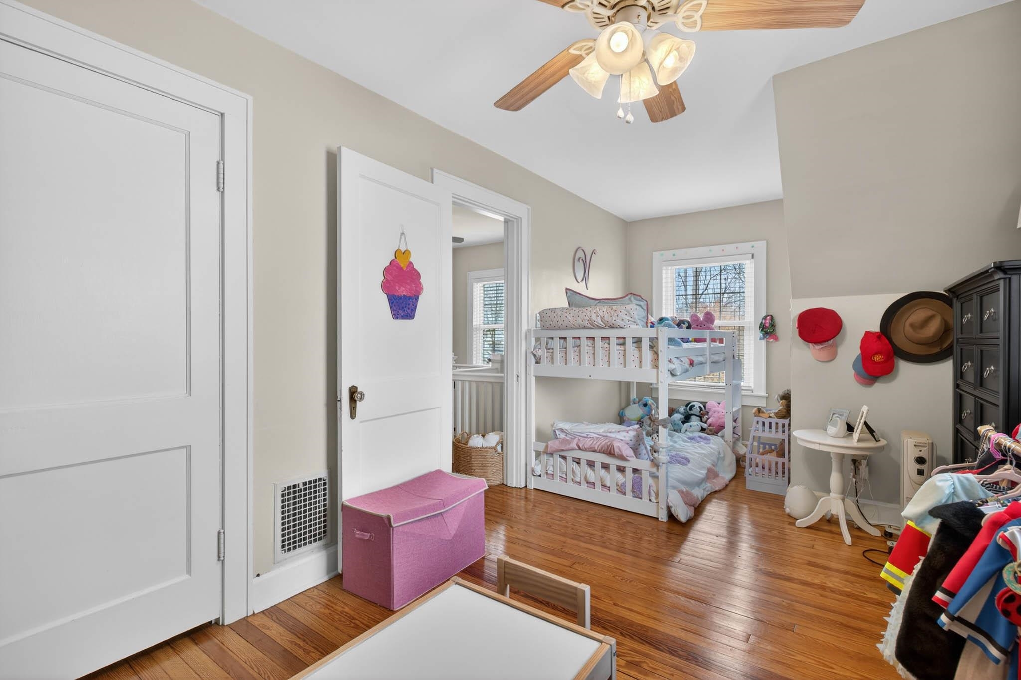 109 E 19th St, Owensboro, Kentucky 42303, 3 Bedrooms Bedrooms, ,2 BathroomsBathrooms,Single Family Residence,For Sale,E 19th St,94274