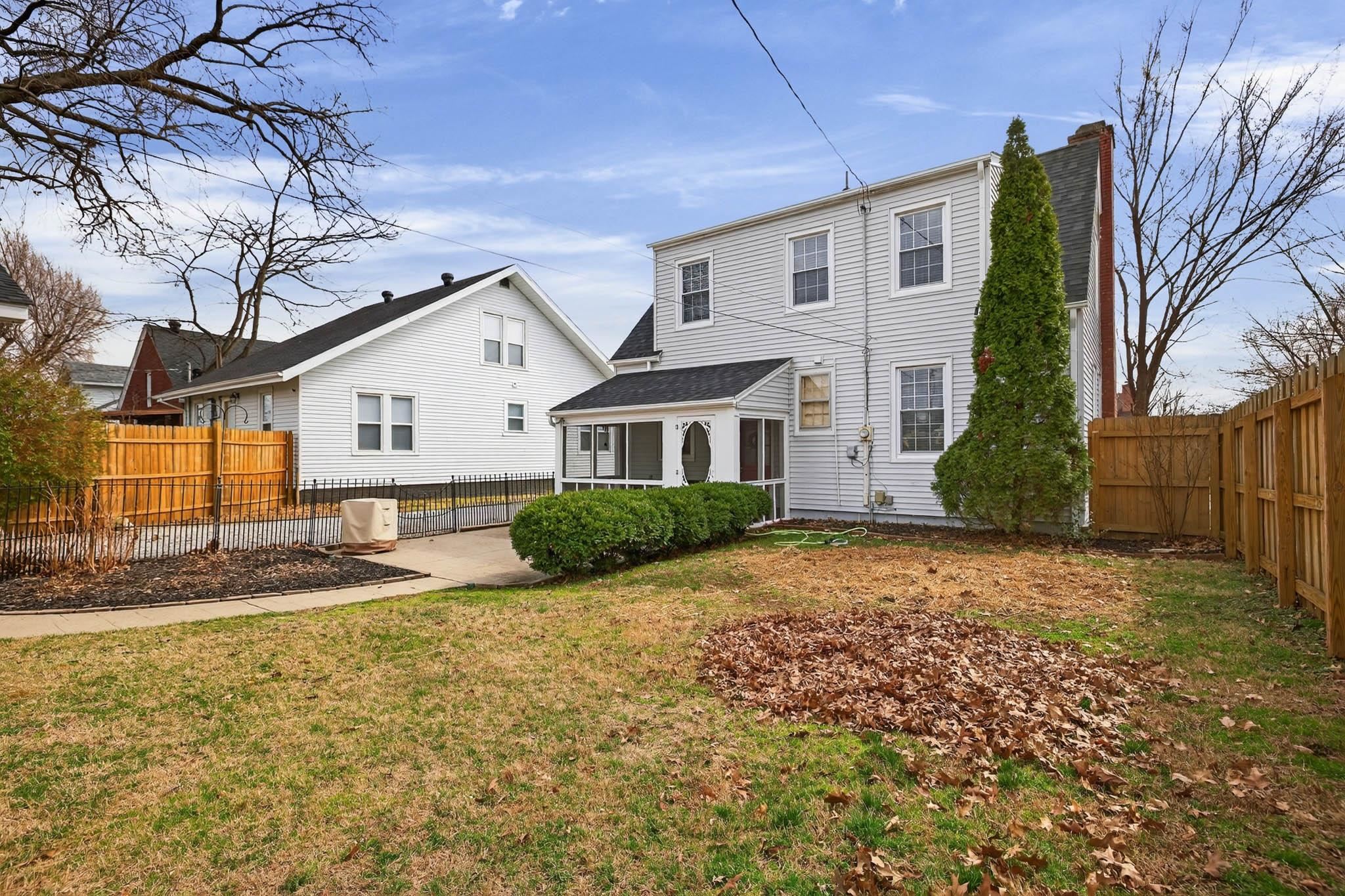 109 E 19th St, Owensboro, Kentucky 42303, 3 Bedrooms Bedrooms, ,2 BathroomsBathrooms,Single Family Residence,For Sale,E 19th St,94274