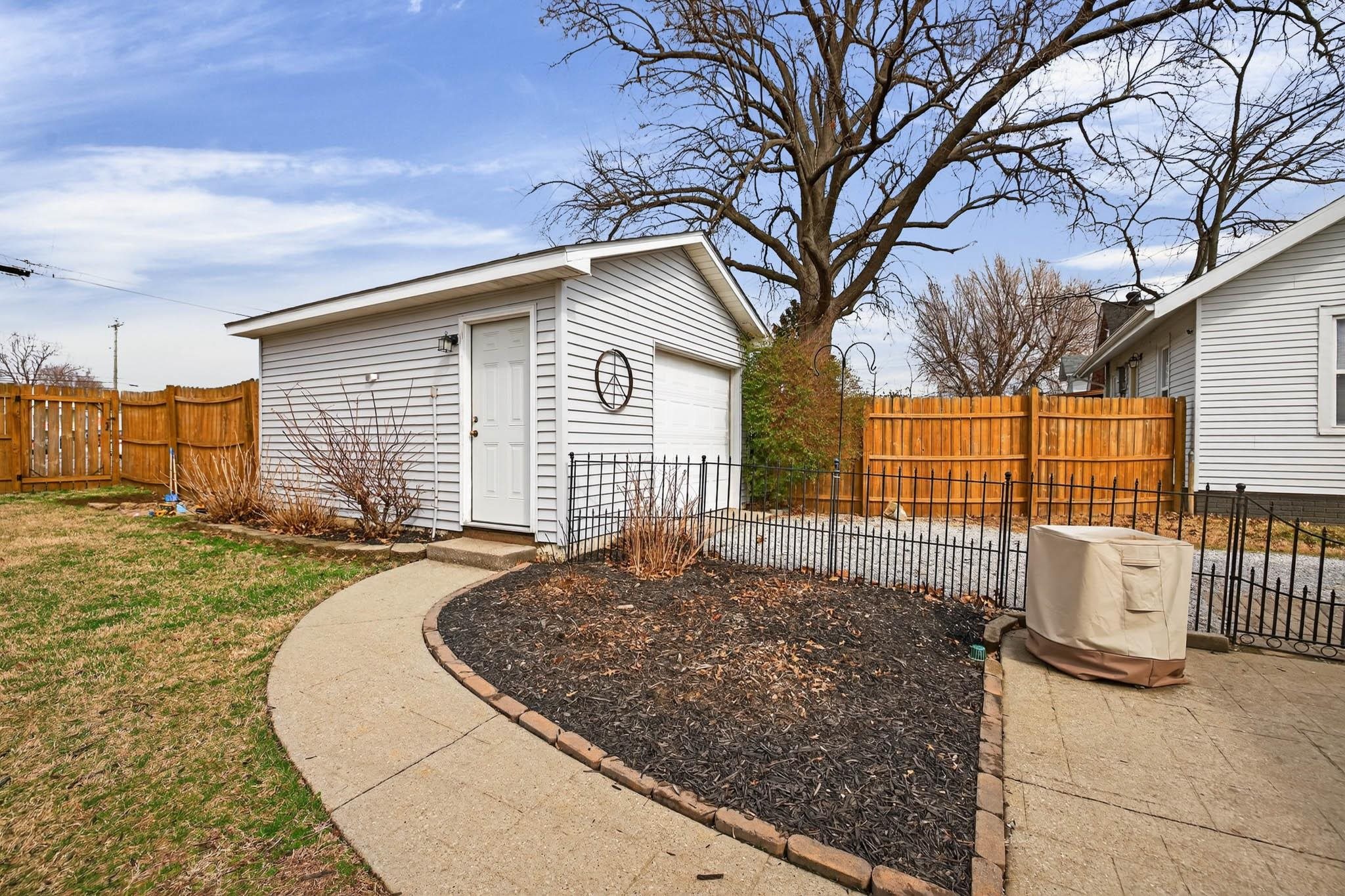 109 E 19th St, Owensboro, Kentucky 42303, 3 Bedrooms Bedrooms, ,2 BathroomsBathrooms,Single Family Residence,For Sale,E 19th St,94274