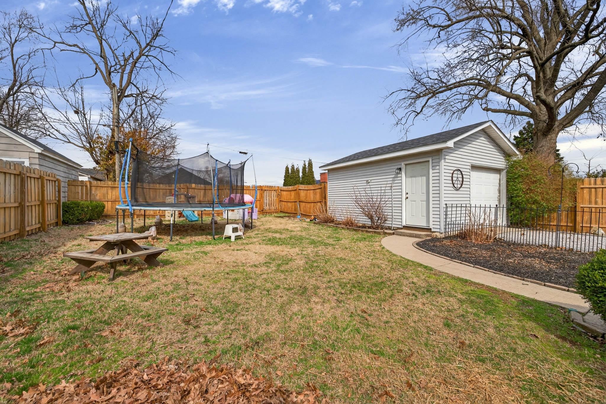 109 E 19th St, Owensboro, Kentucky 42303, 3 Bedrooms Bedrooms, ,2 BathroomsBathrooms,Single Family Residence,For Sale,E 19th St,94274