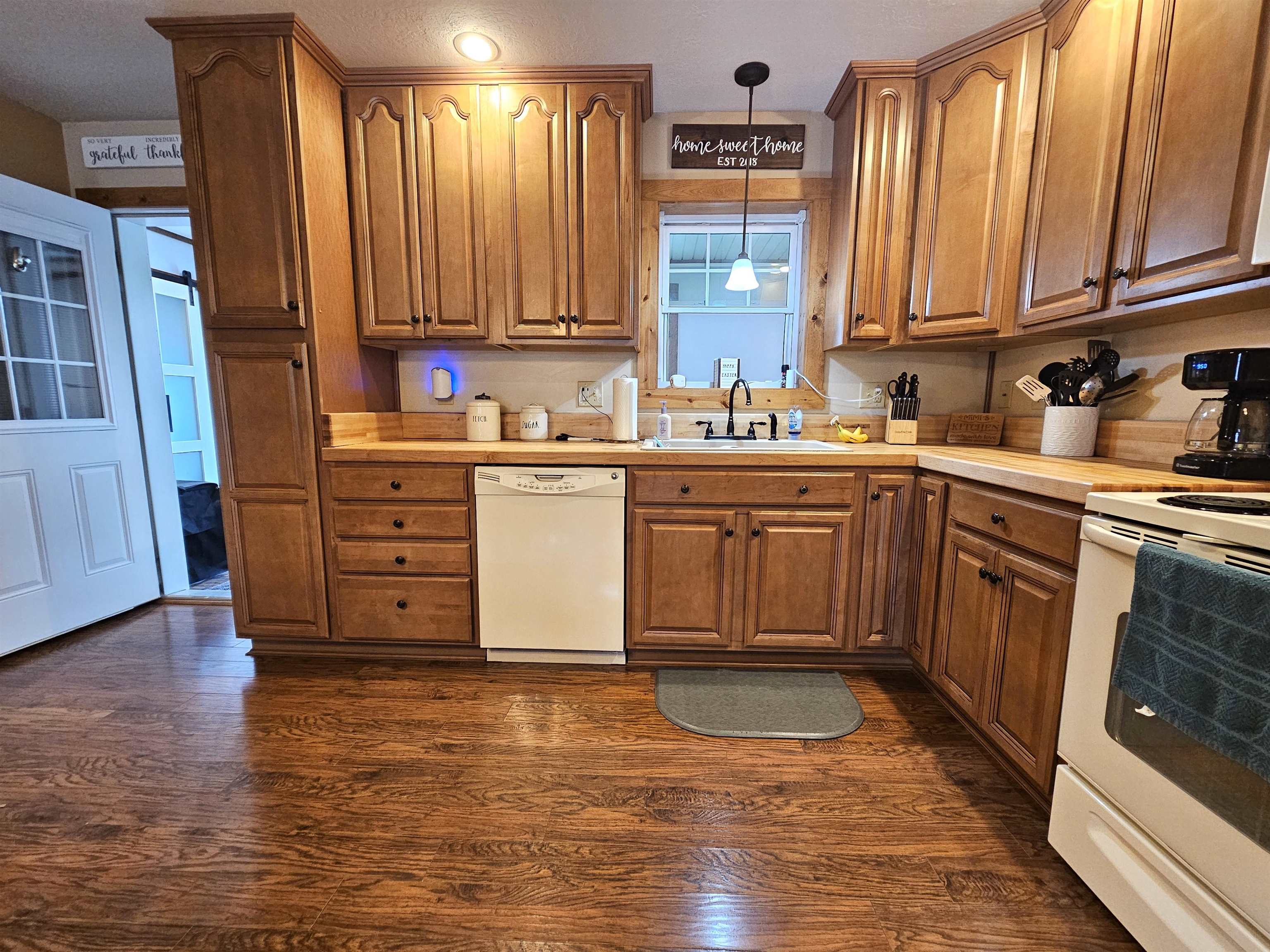 122 Apache Trace, Falls of Rough, Kentucky 40199, 3 Bedrooms Bedrooms, ,2 BathroomsBathrooms,Single Family Residence,For Sale,Apache Trace,94275