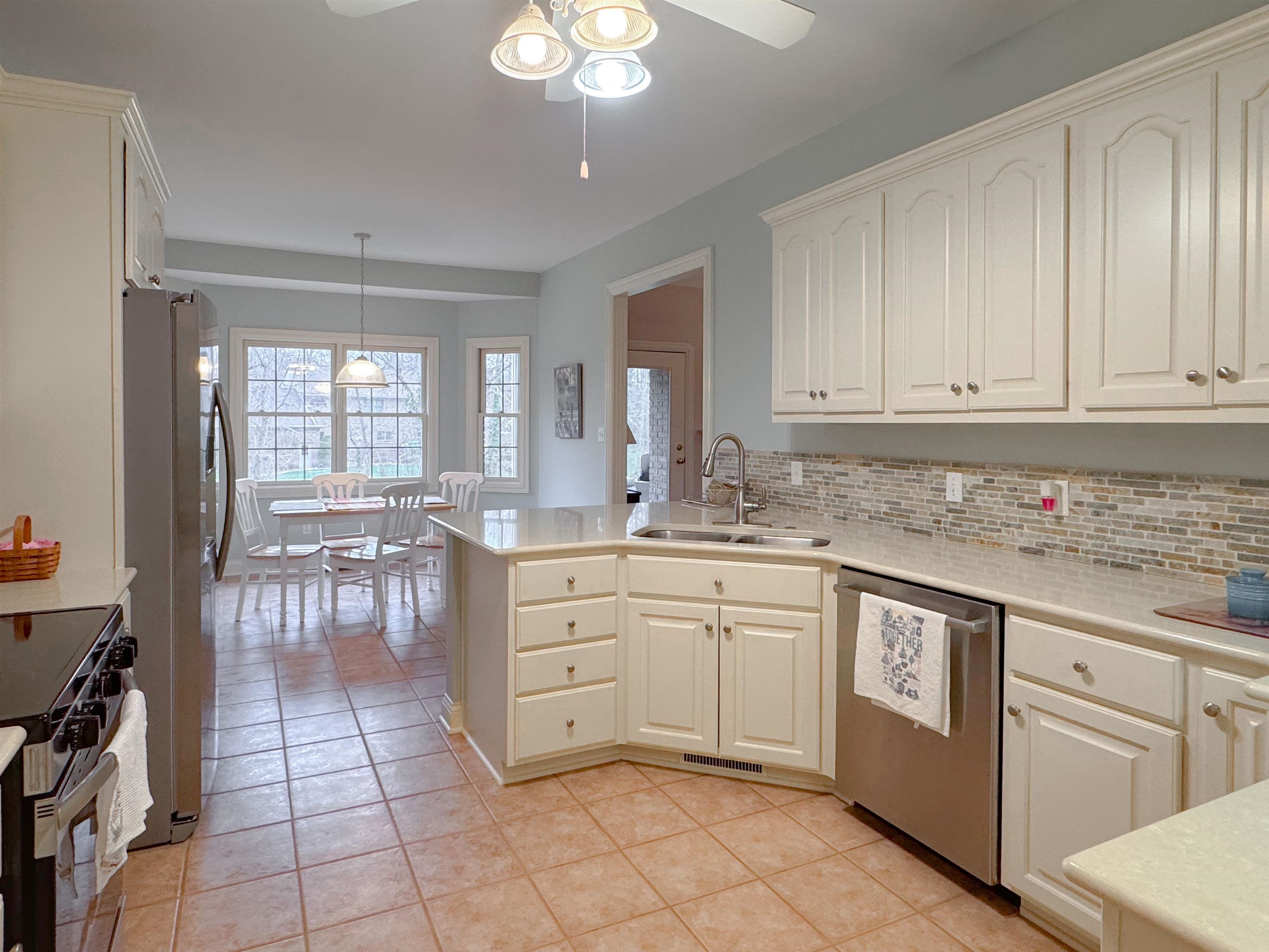 4409 Oakhurst Bnd, Owensboro, Kentucky 42303, 4 Bedrooms Bedrooms, ,2 BathroomsBathrooms,Single Family Residence,For Sale,Oakhurst Bnd,94278