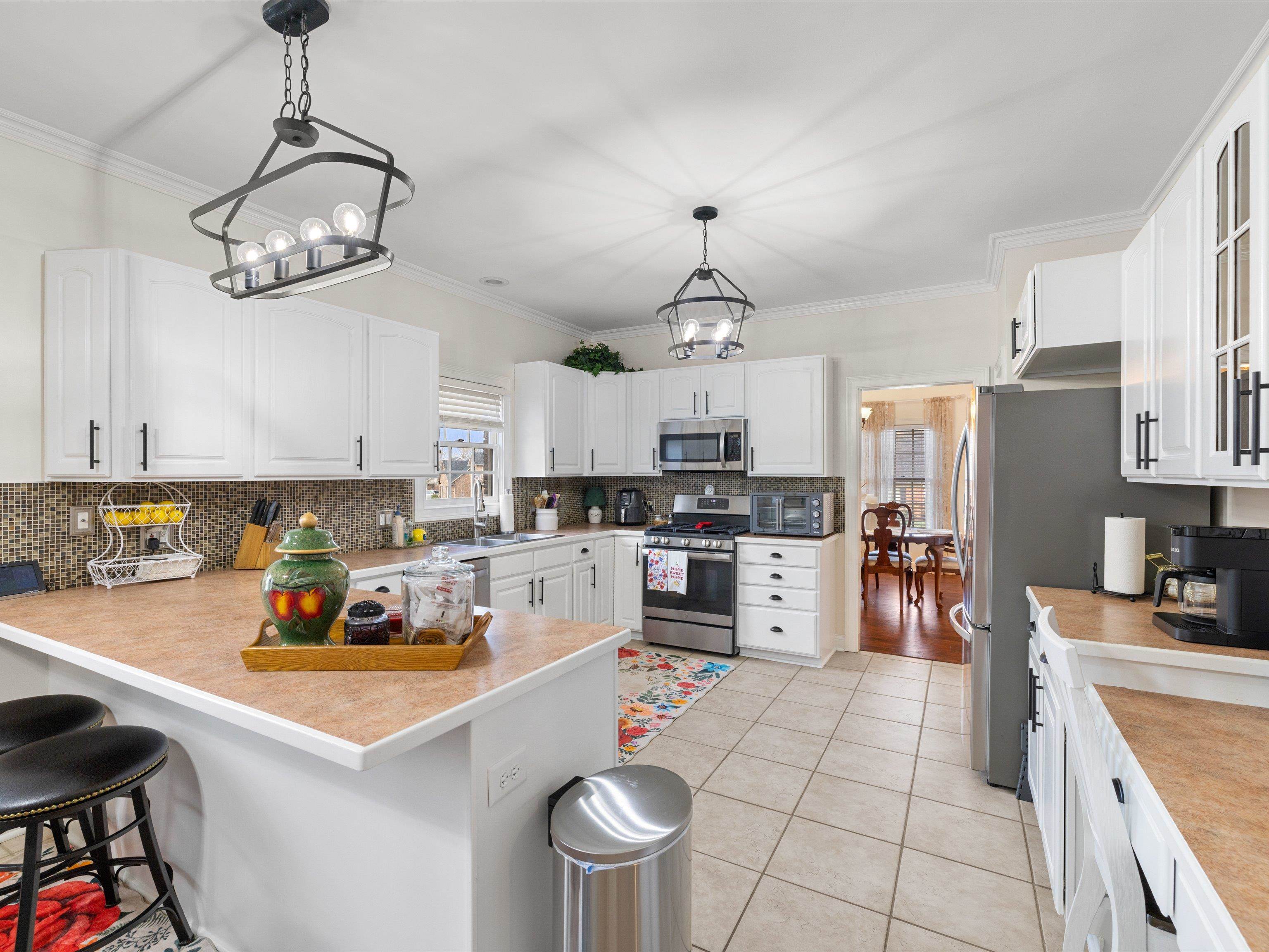 2732 Hillbrooke Parkway, Owensboro, Kentucky 42303, 3 Bedrooms Bedrooms, ,2 BathroomsBathrooms,Ranch,For Sale,Hillbrooke Parkway,94289