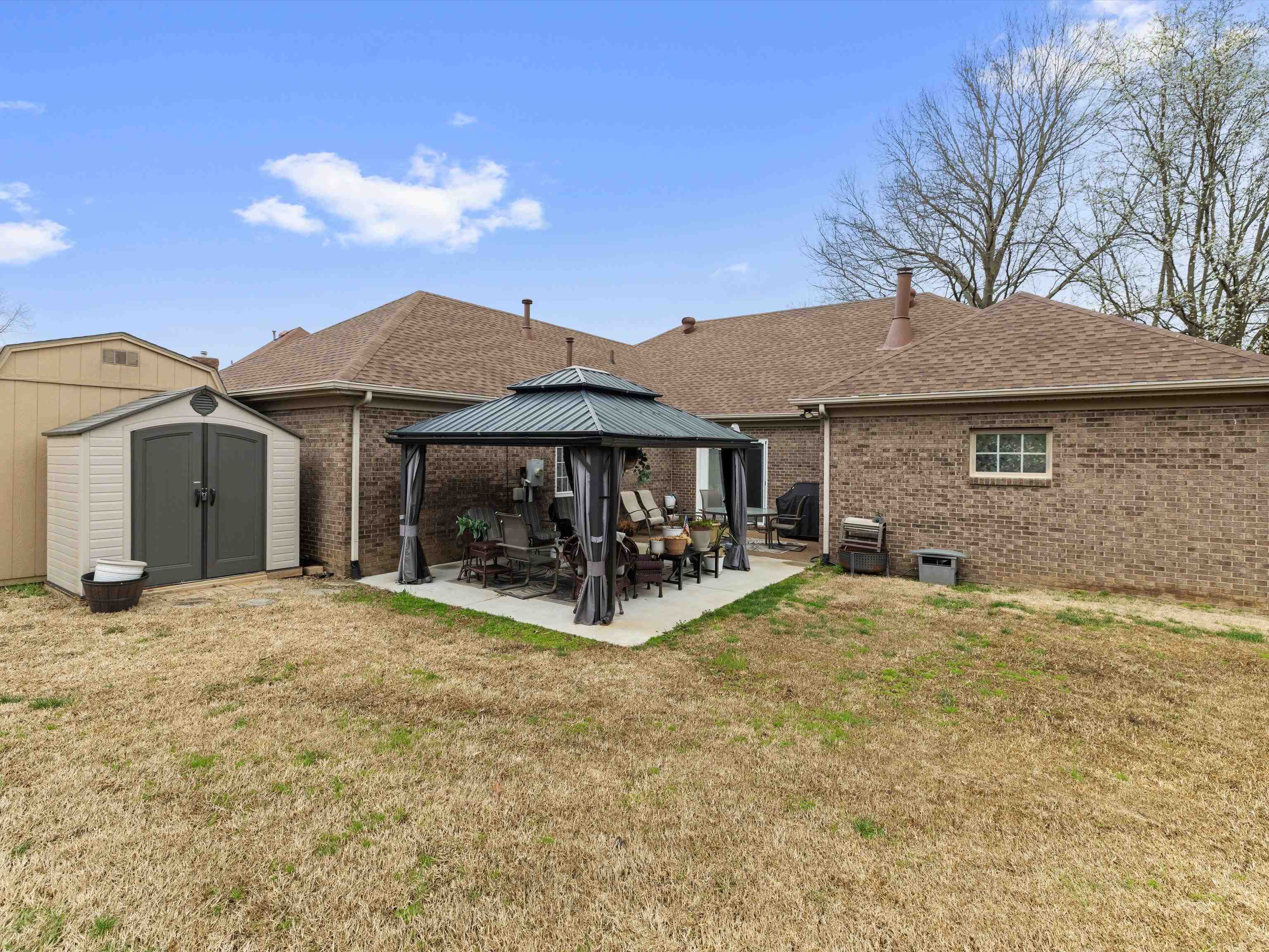 2732 Hillbrooke Parkway, Owensboro, Kentucky 42303, 3 Bedrooms Bedrooms, ,2 BathroomsBathrooms,Ranch,For Sale,Hillbrooke Parkway,94289