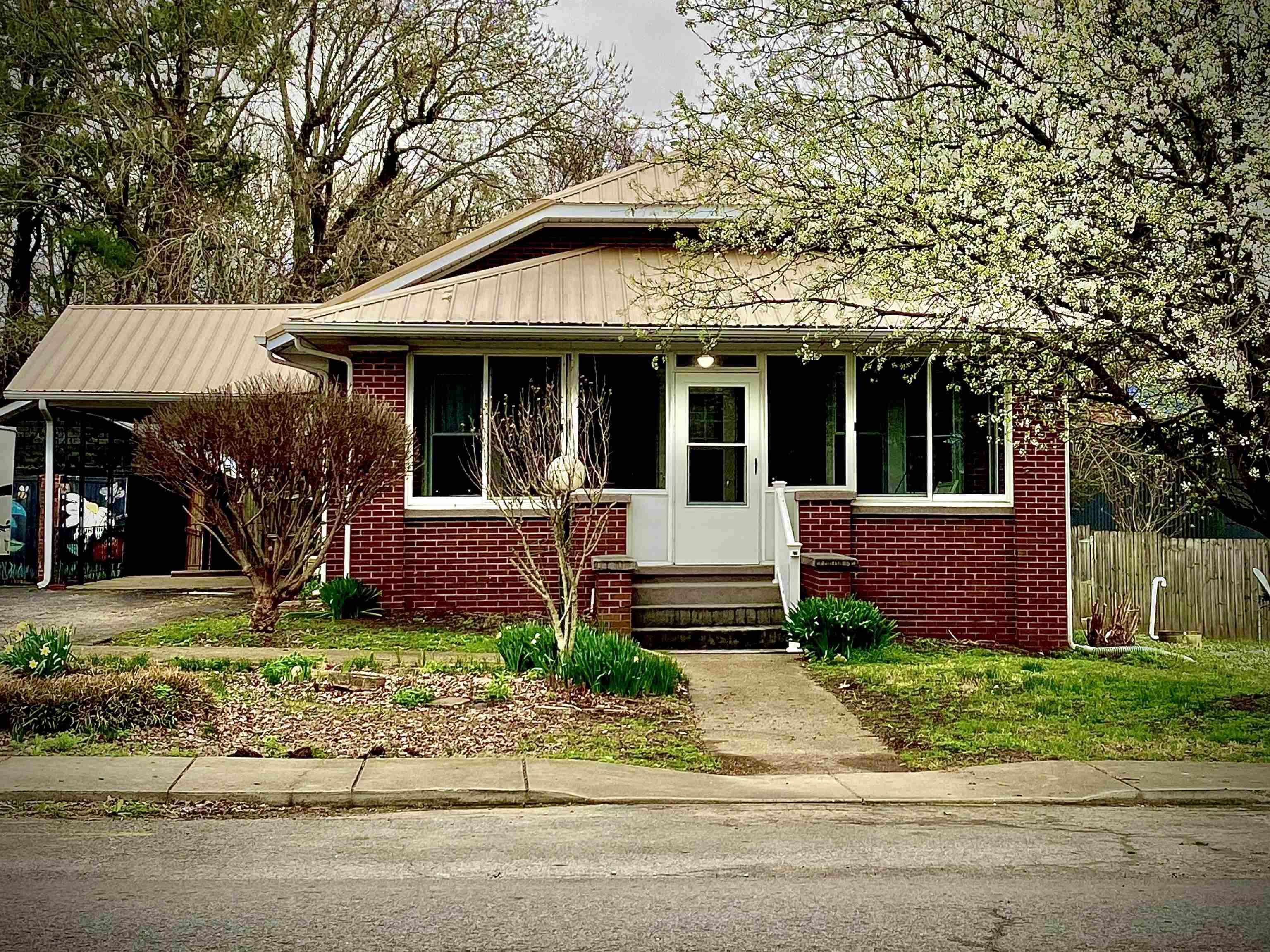 270 Main St., Sacramento, Kentucky 42372, 2 Bedrooms Bedrooms, ,1 BathroomBathrooms,Single Family Residence,For Sale,Main St.,94299