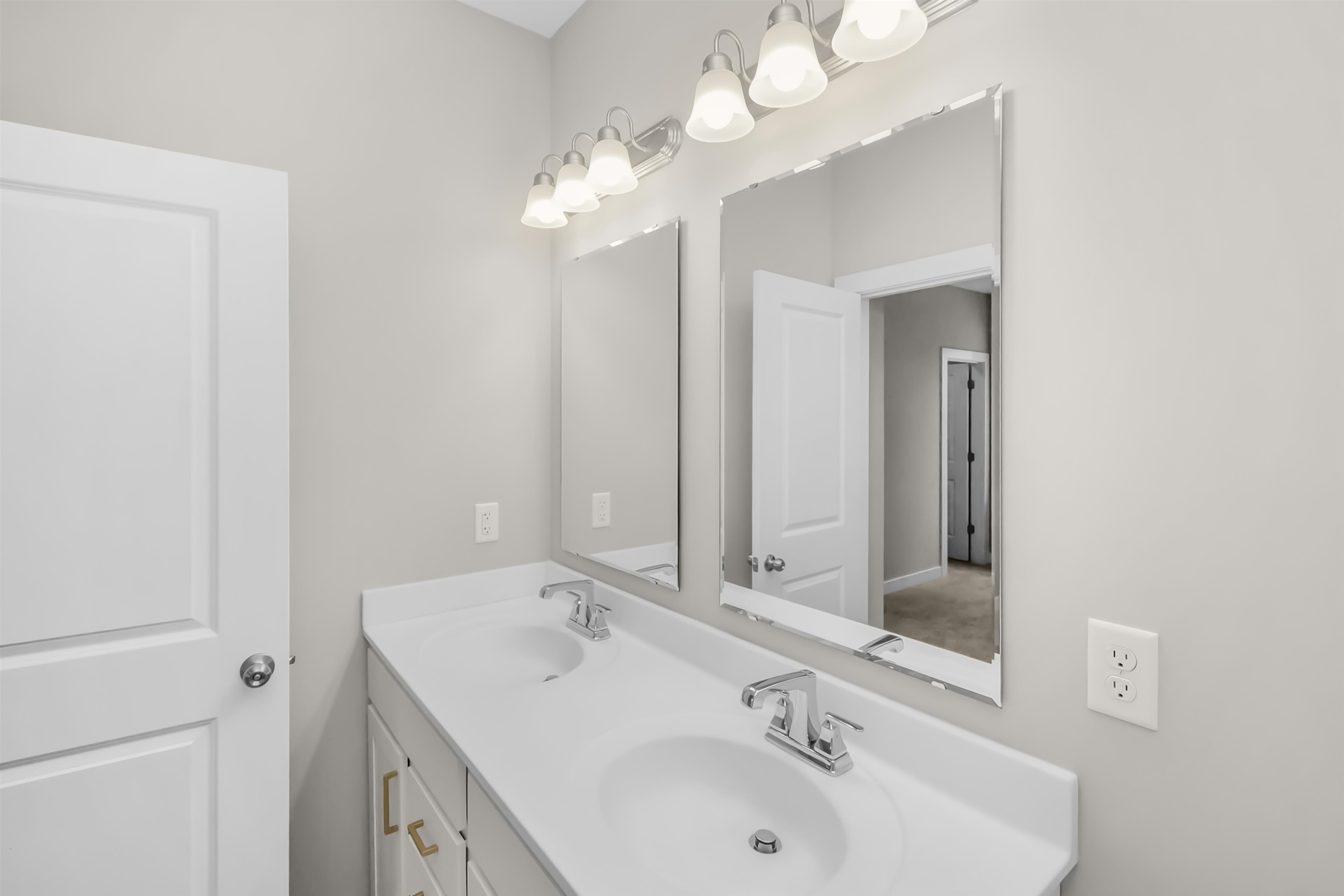 552 Alabaster Lane, Owensboro, Kentucky 42301, 3 Bedrooms Bedrooms, ,2 BathroomsBathrooms,Single Family Residence,For Sale,Alabaster Lane,94325