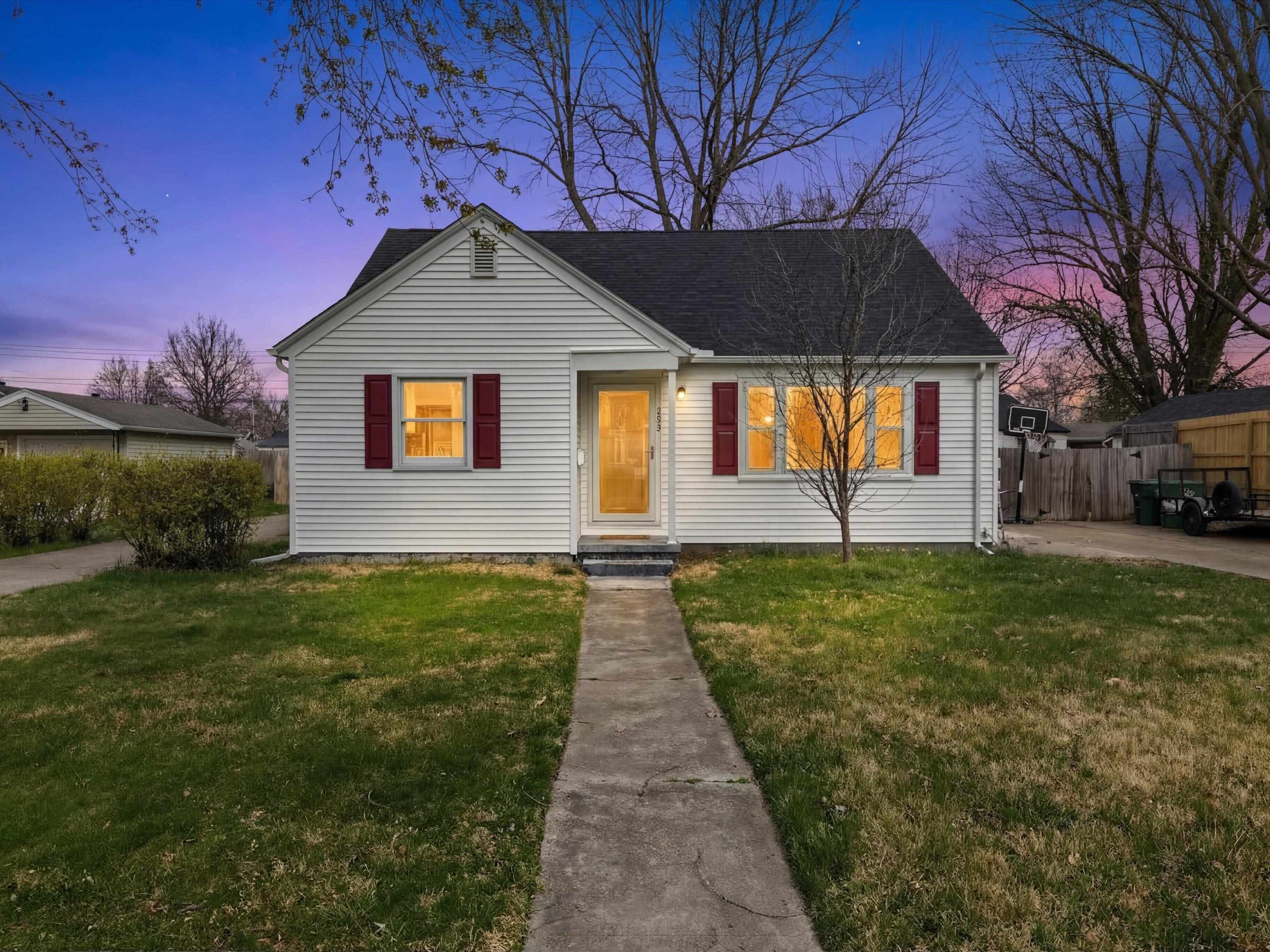 1231 Maple Ave, Owensboro, Kentucky 42301, 5 Bedrooms Bedrooms, ,2 BathroomsBathrooms,Single Family Residence,For Sale,Maple Ave,94351