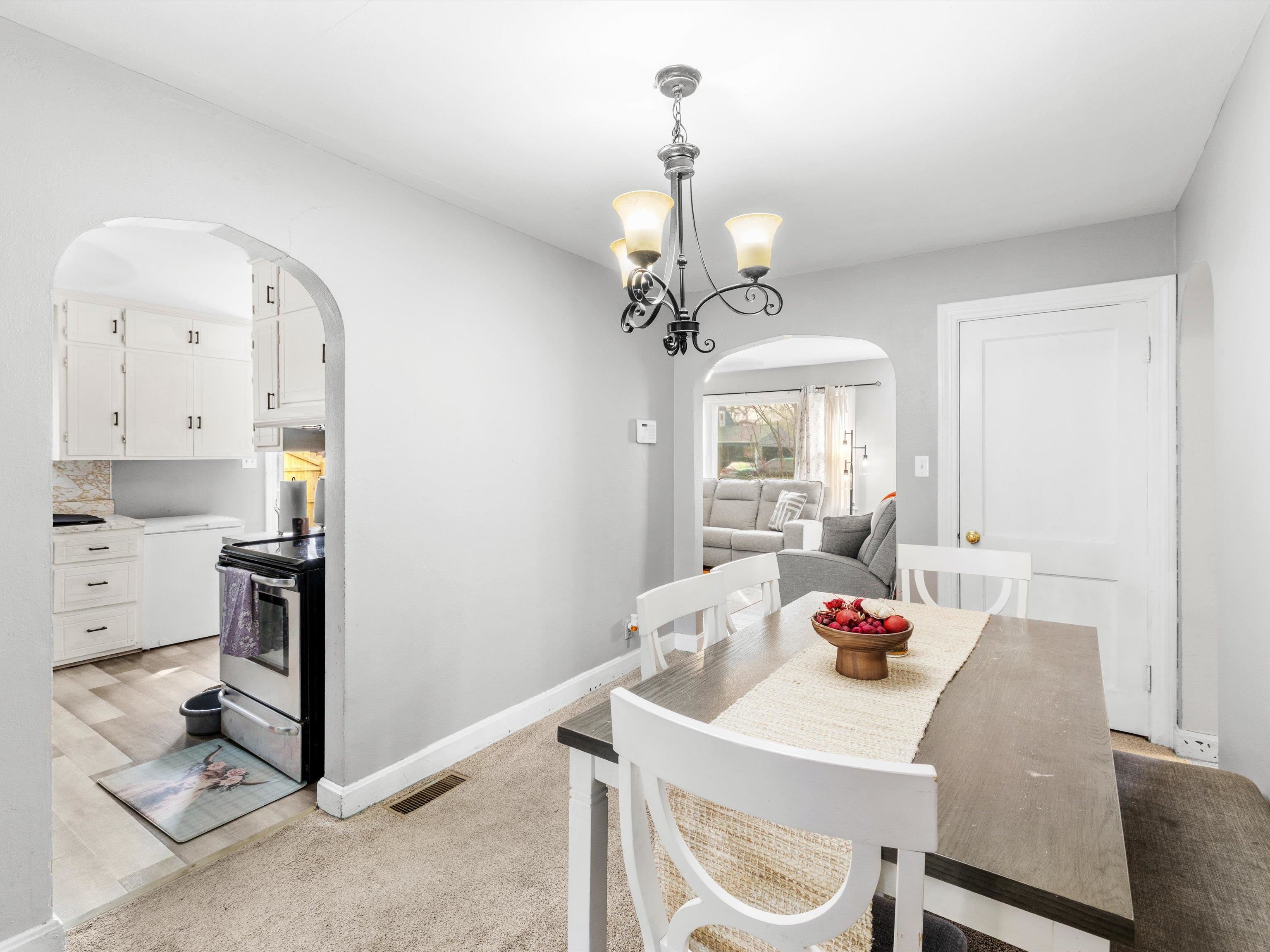 1231 Maple Ave, Owensboro, Kentucky 42301, 5 Bedrooms Bedrooms, ,2 BathroomsBathrooms,Single Family Residence,For Sale,Maple Ave,94351