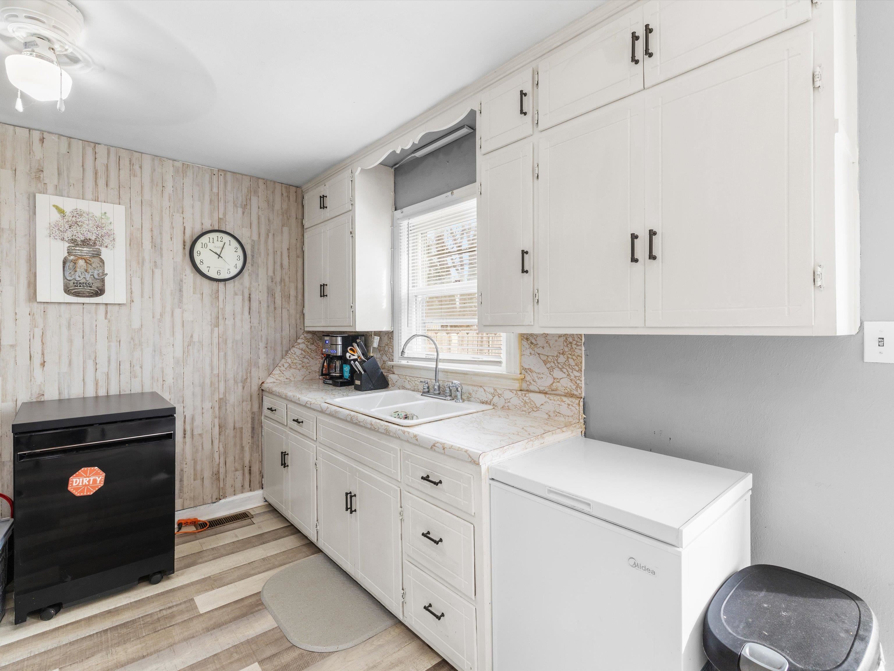 1231 Maple Ave, Owensboro, Kentucky 42301, 5 Bedrooms Bedrooms, ,2 BathroomsBathrooms,Single Family Residence,For Sale,Maple Ave,94351