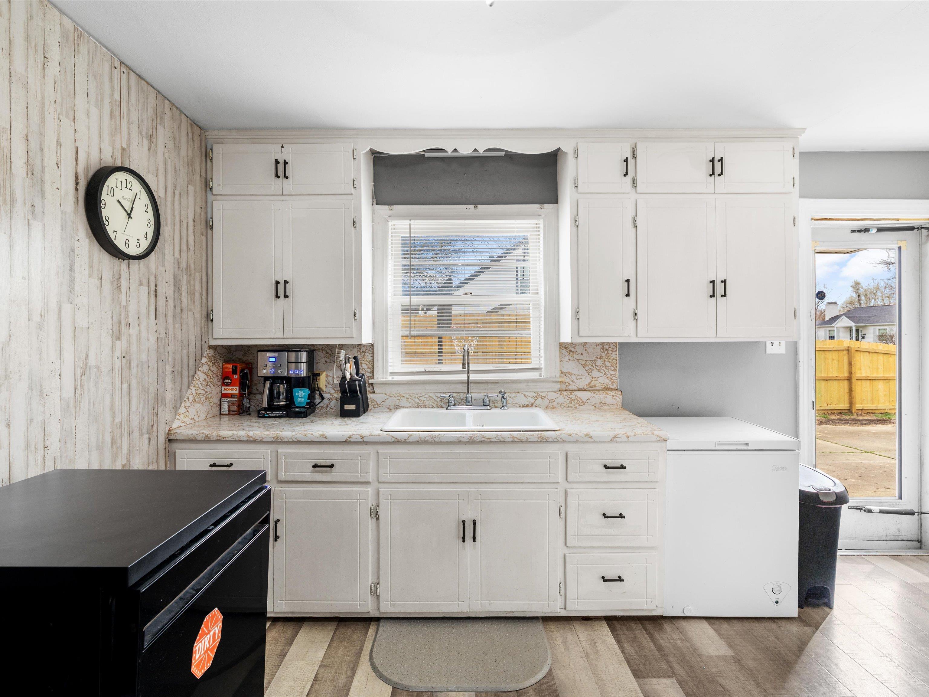 1231 Maple Ave, Owensboro, Kentucky 42301, 5 Bedrooms Bedrooms, ,2 BathroomsBathrooms,Single Family Residence,For Sale,Maple Ave,94351