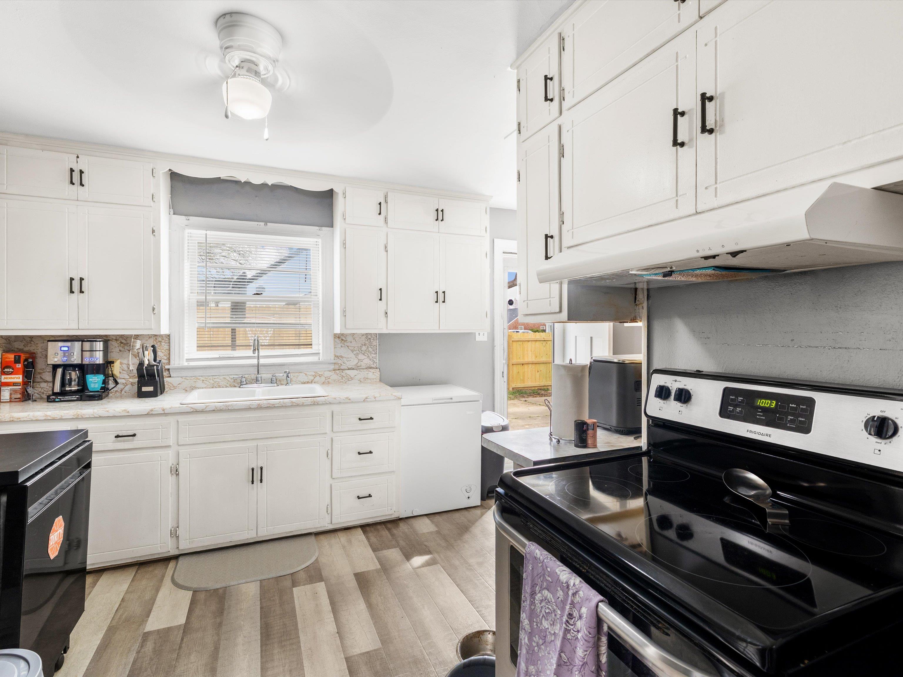 1231 Maple Ave, Owensboro, Kentucky 42301, 5 Bedrooms Bedrooms, ,2 BathroomsBathrooms,Single Family Residence,For Sale,Maple Ave,94351