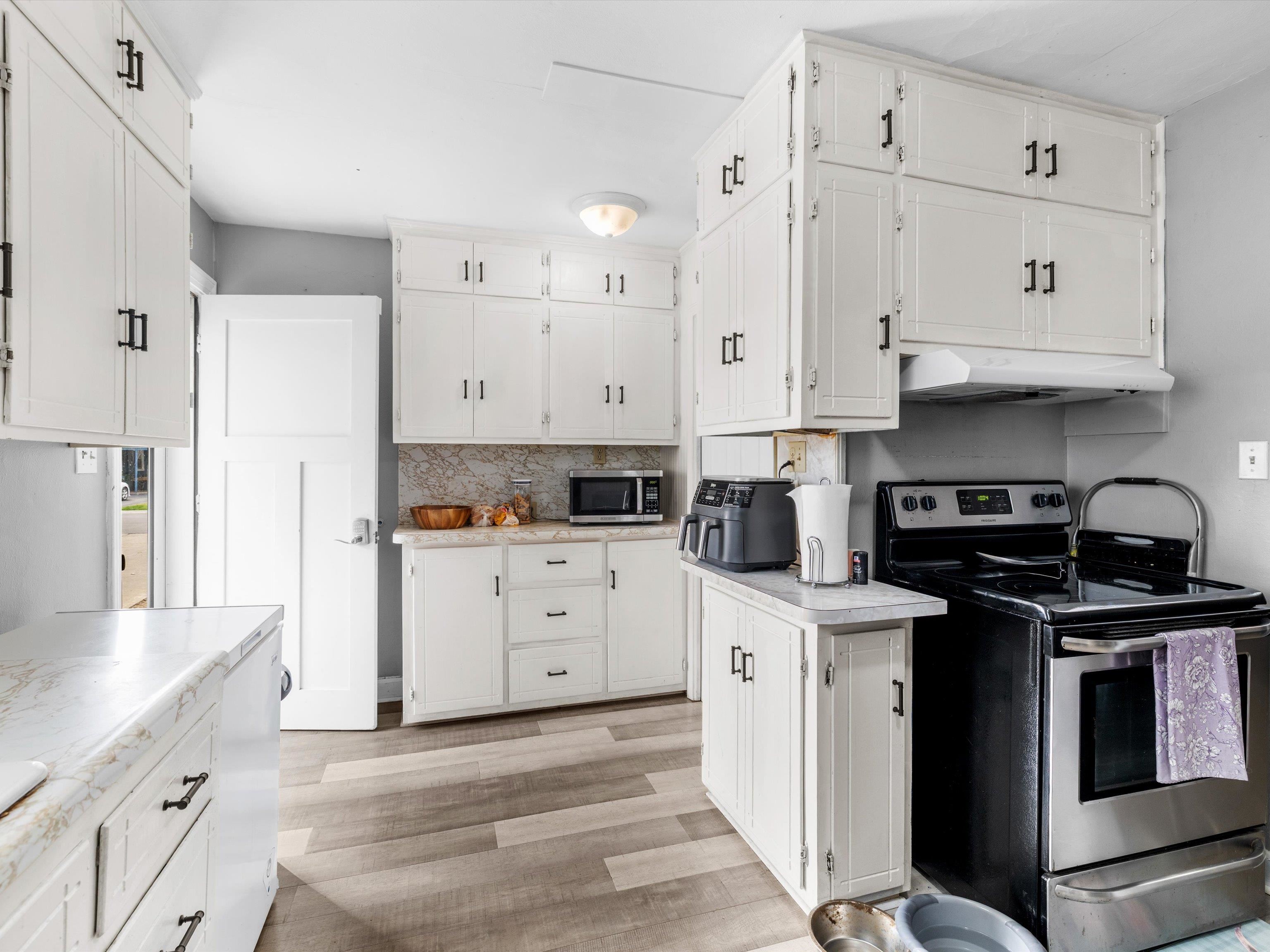 1231 Maple Ave, Owensboro, Kentucky 42301, 5 Bedrooms Bedrooms, ,2 BathroomsBathrooms,Single Family Residence,For Sale,Maple Ave,94351