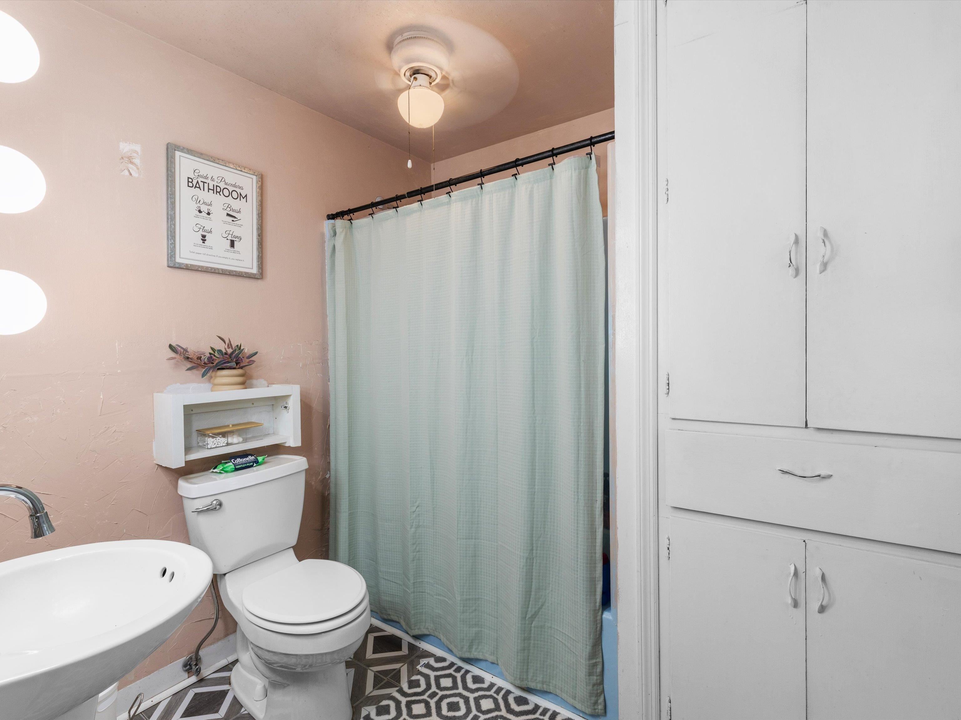 1231 Maple Ave, Owensboro, Kentucky 42301, 5 Bedrooms Bedrooms, ,2 BathroomsBathrooms,Single Family Residence,For Sale,Maple Ave,94351