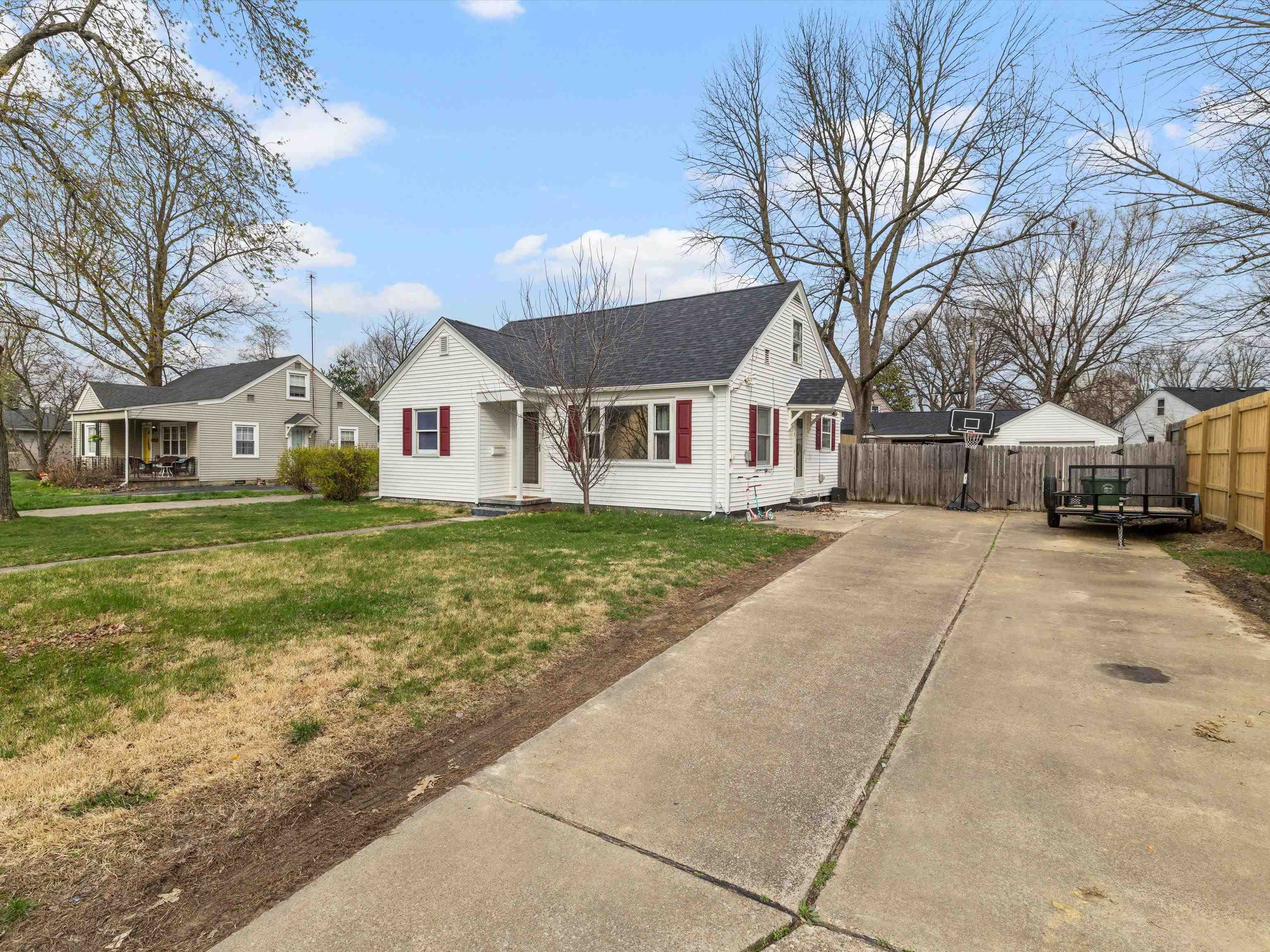 1231 Maple Ave, Owensboro, Kentucky 42301, 5 Bedrooms Bedrooms, ,2 BathroomsBathrooms,Single Family Residence,For Sale,Maple Ave,94351