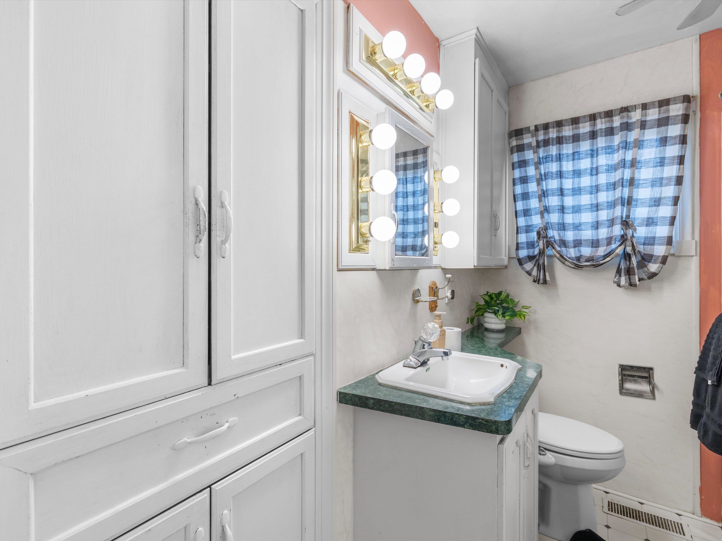 1231 Maple Ave, Owensboro, Kentucky 42301, 5 Bedrooms Bedrooms, ,2 BathroomsBathrooms,Single Family Residence,For Sale,Maple Ave,94351