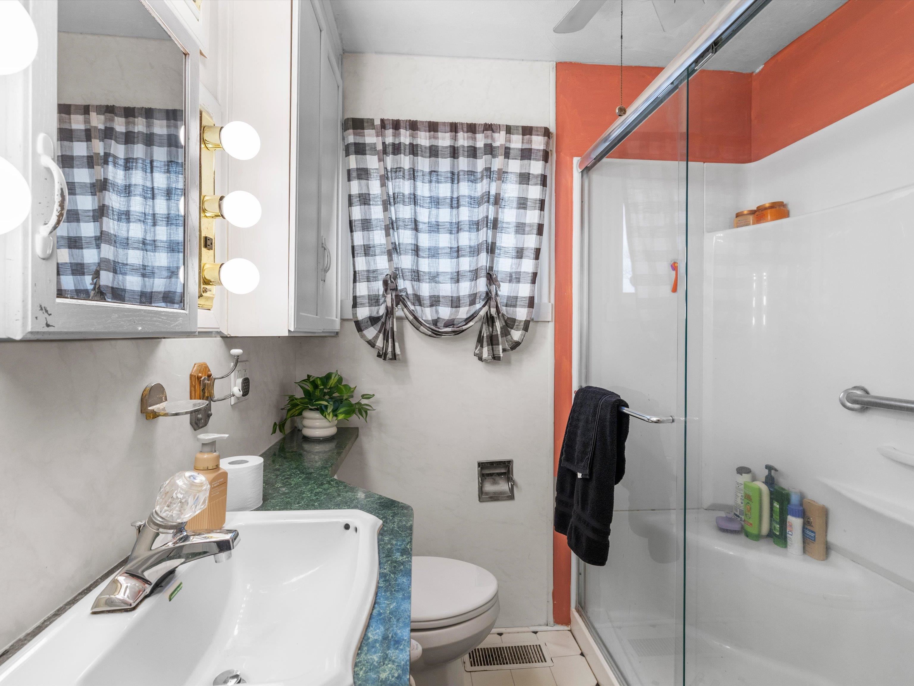 1231 Maple Ave, Owensboro, Kentucky 42301, 5 Bedrooms Bedrooms, ,2 BathroomsBathrooms,Single Family Residence,For Sale,Maple Ave,94351