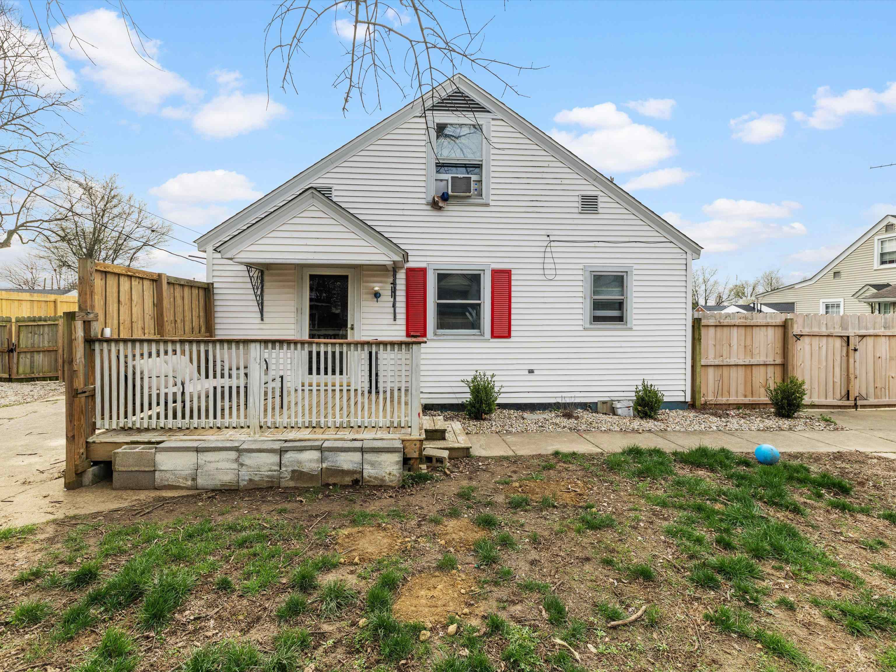 1231 Maple Ave, Owensboro, Kentucky 42301, 5 Bedrooms Bedrooms, ,2 BathroomsBathrooms,Single Family Residence,For Sale,Maple Ave,94351