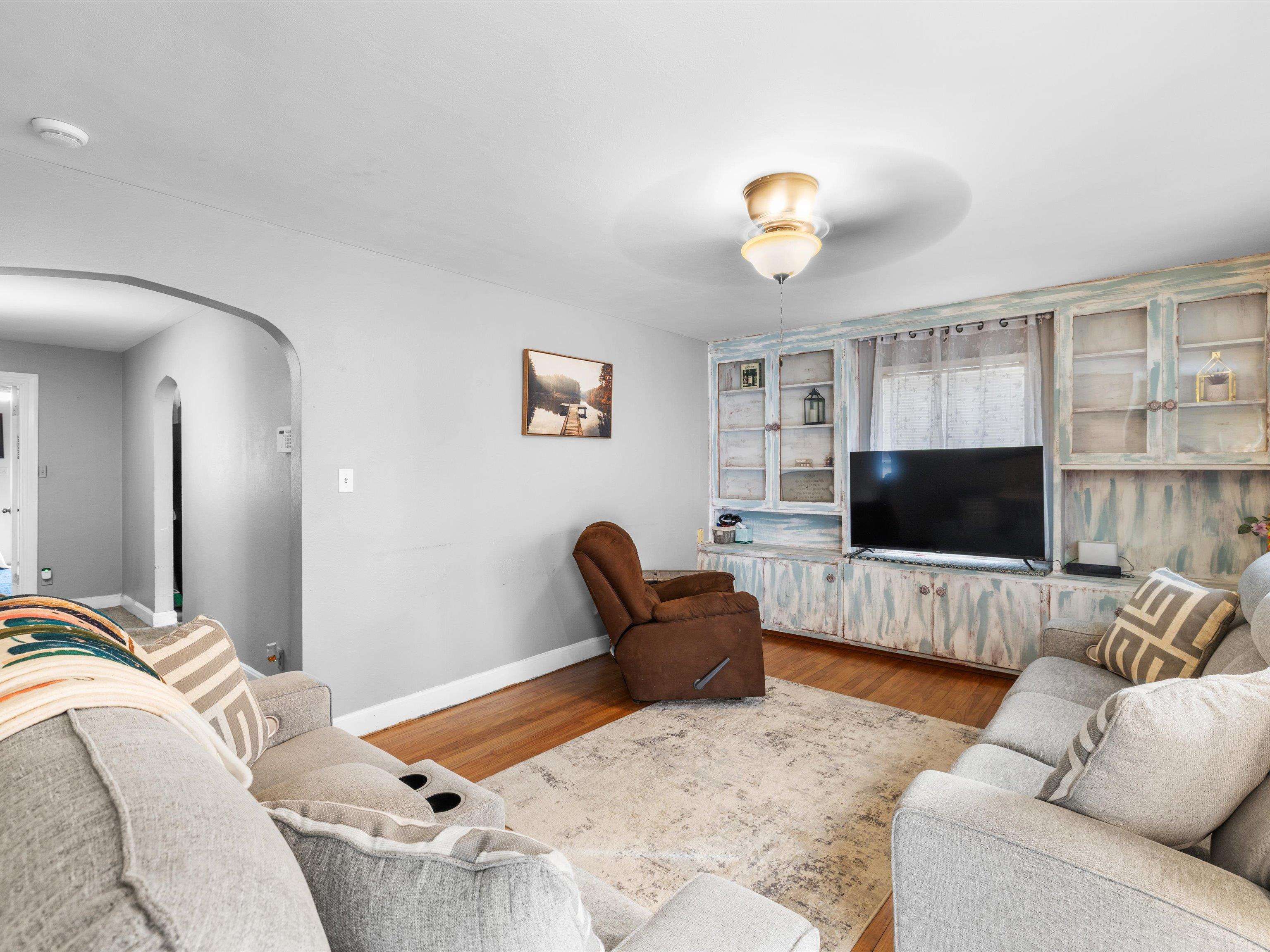 1231 Maple Ave, Owensboro, Kentucky 42301, 5 Bedrooms Bedrooms, ,2 BathroomsBathrooms,Single Family Residence,For Sale,Maple Ave,94351