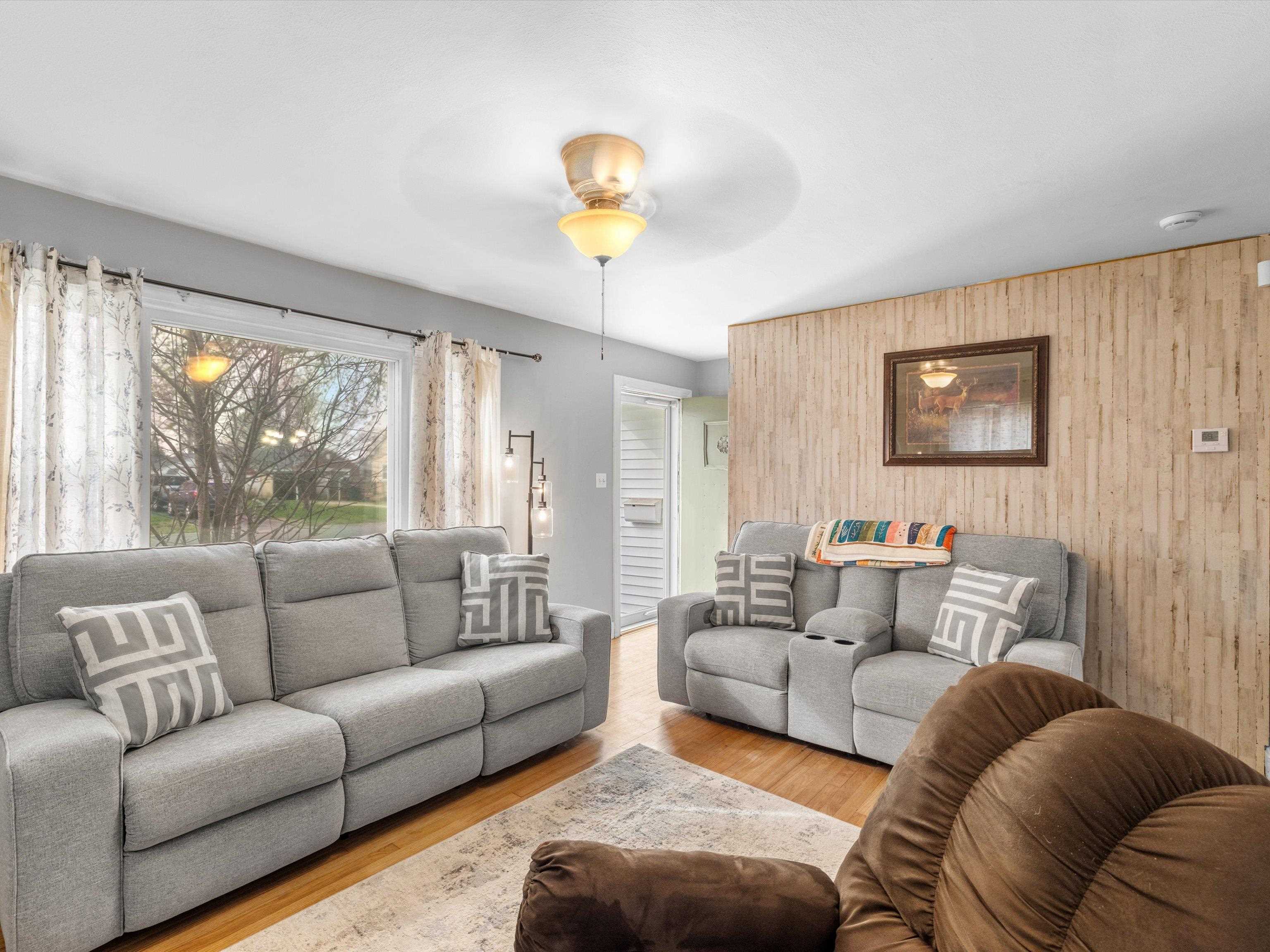 1231 Maple Ave, Owensboro, Kentucky 42301, 5 Bedrooms Bedrooms, ,2 BathroomsBathrooms,Single Family Residence,For Sale,Maple Ave,94351