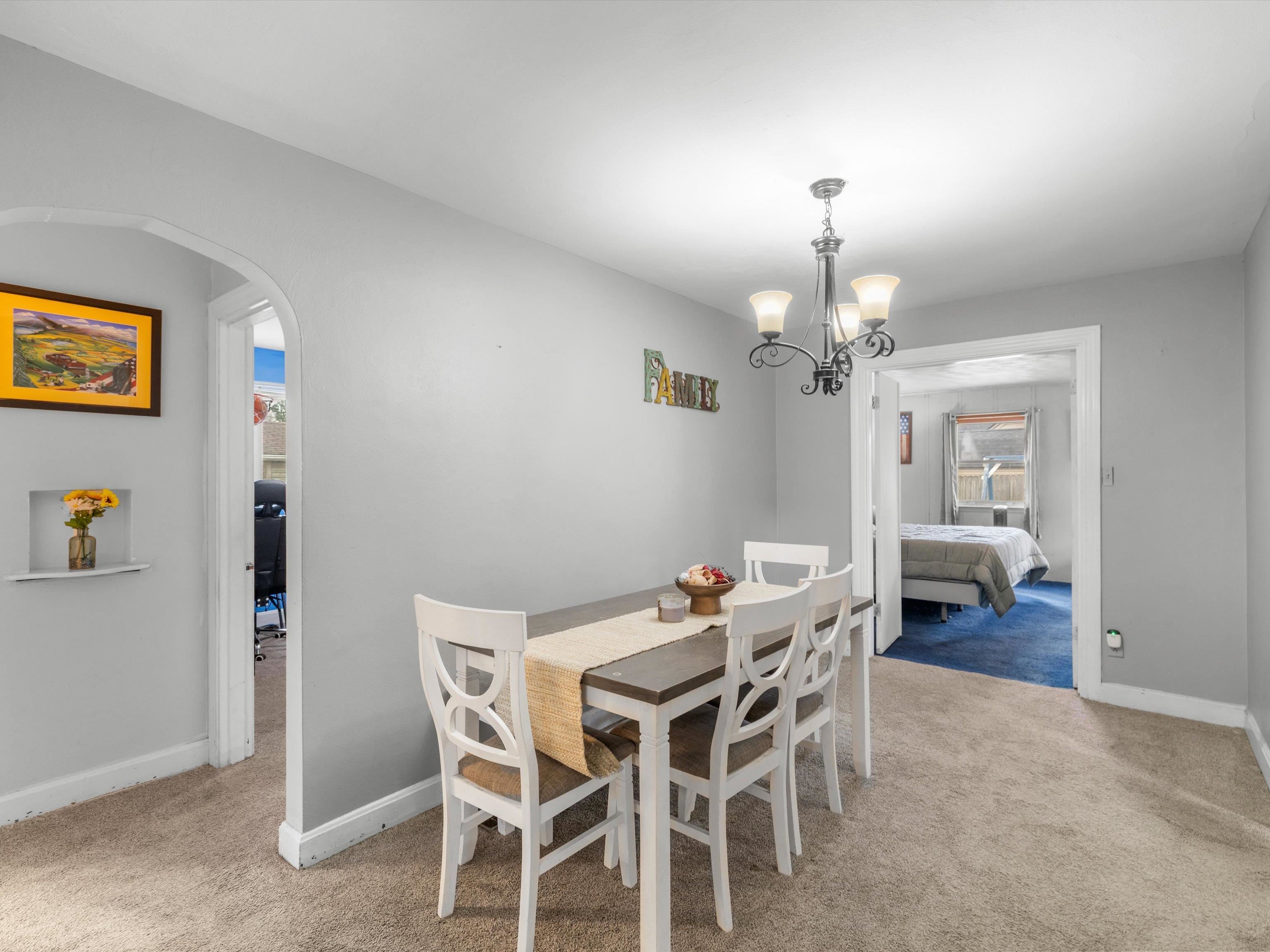 1231 Maple Ave, Owensboro, Kentucky 42301, 5 Bedrooms Bedrooms, ,2 BathroomsBathrooms,Single Family Residence,For Sale,Maple Ave,94351