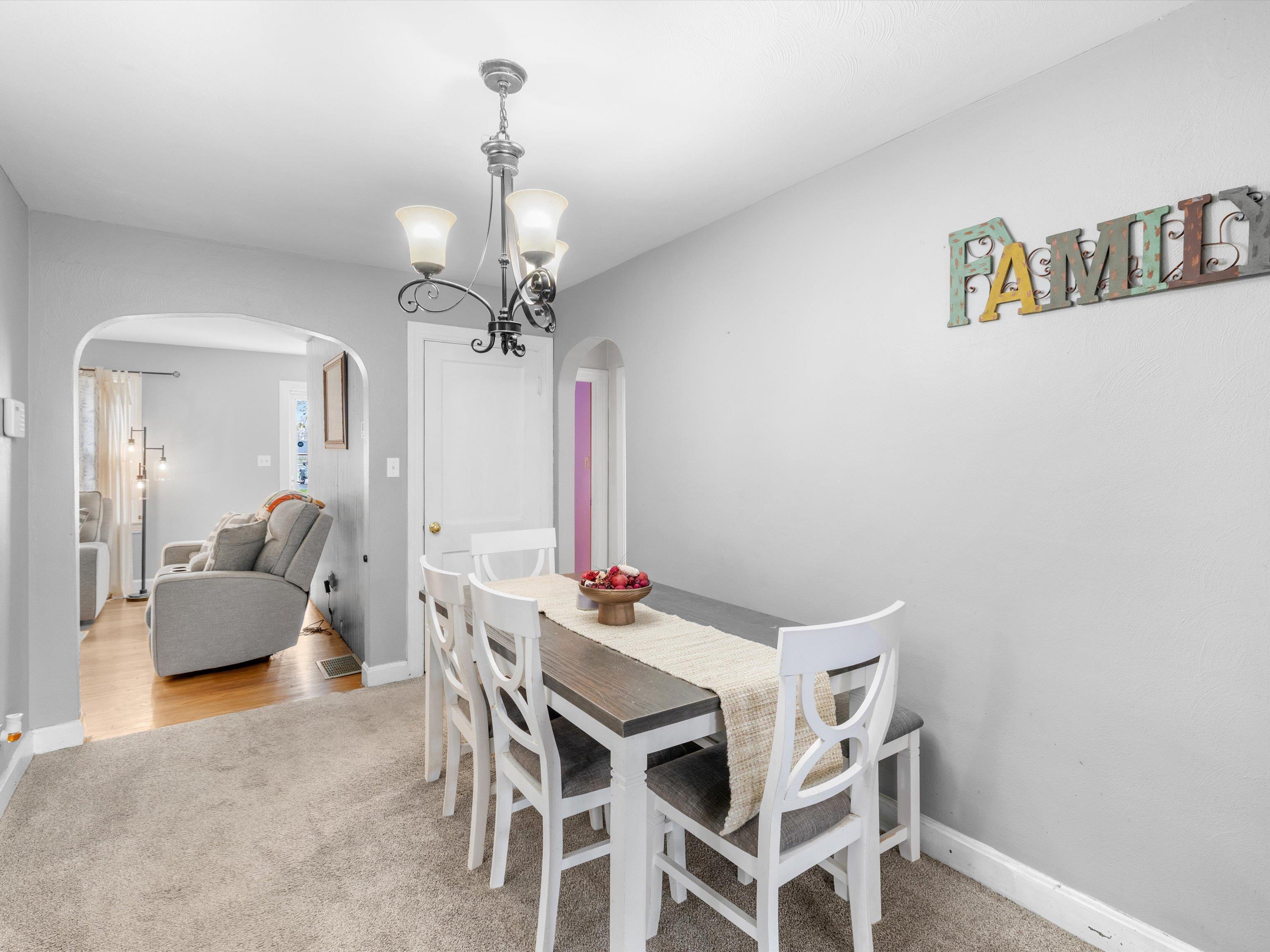 1231 Maple Ave, Owensboro, Kentucky 42301, 5 Bedrooms Bedrooms, ,2 BathroomsBathrooms,Single Family Residence,For Sale,Maple Ave,94351