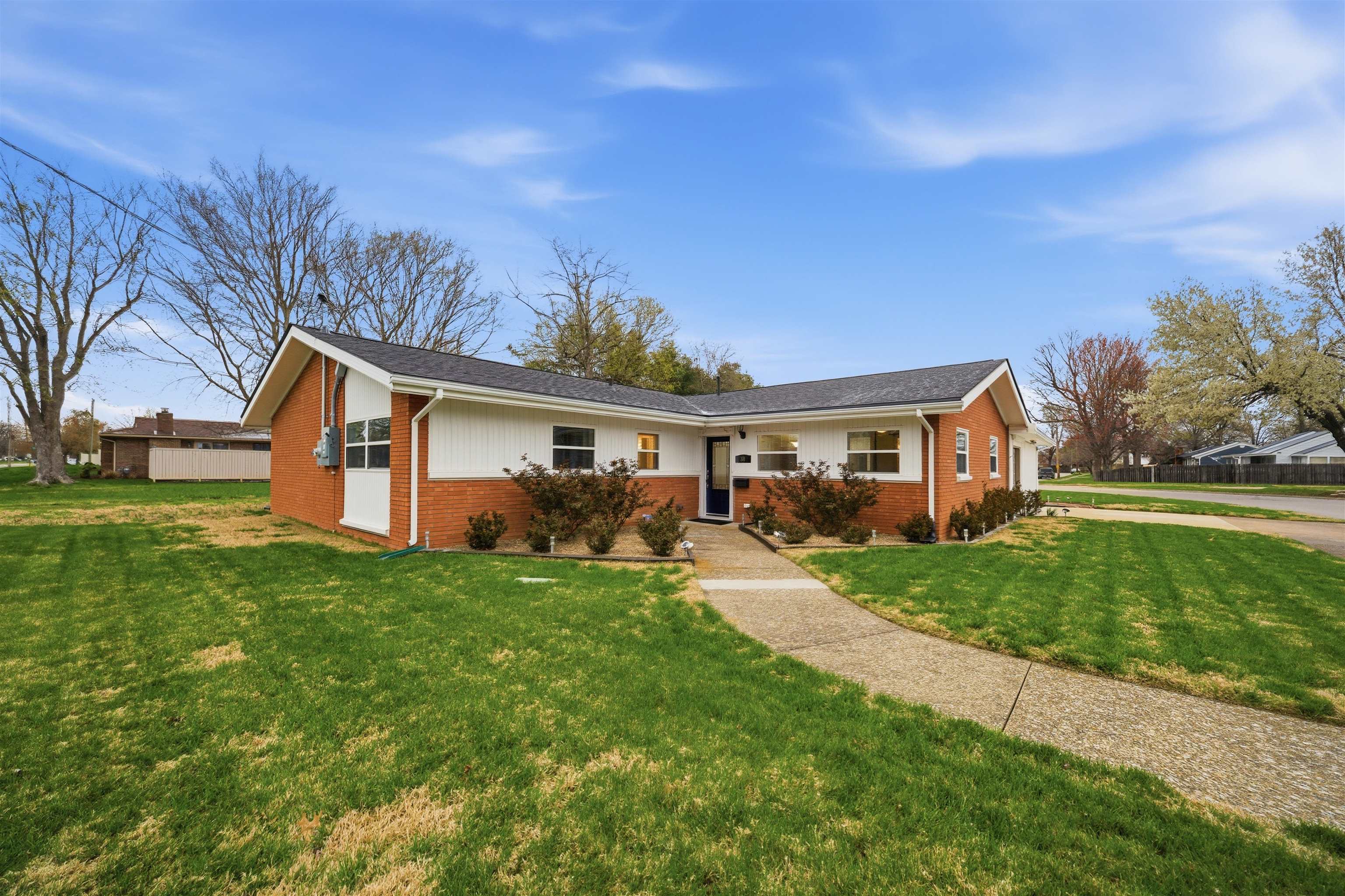 301 Legion Blvd, Owensboro, Kentucky 42303, 3 Bedrooms Bedrooms, ,2 BathroomsBathrooms,Single Family Residence,For Sale,Legion Blvd,94354