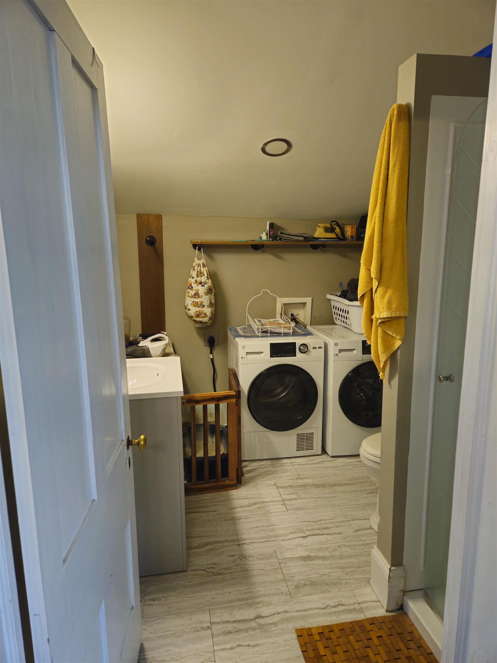 617 crittenend str, Owensboro, Kentucky 42303, 3 Bedrooms Bedrooms, ,2 BathroomsBathrooms,Single Family Residence,For Sale,crittenend str,94355