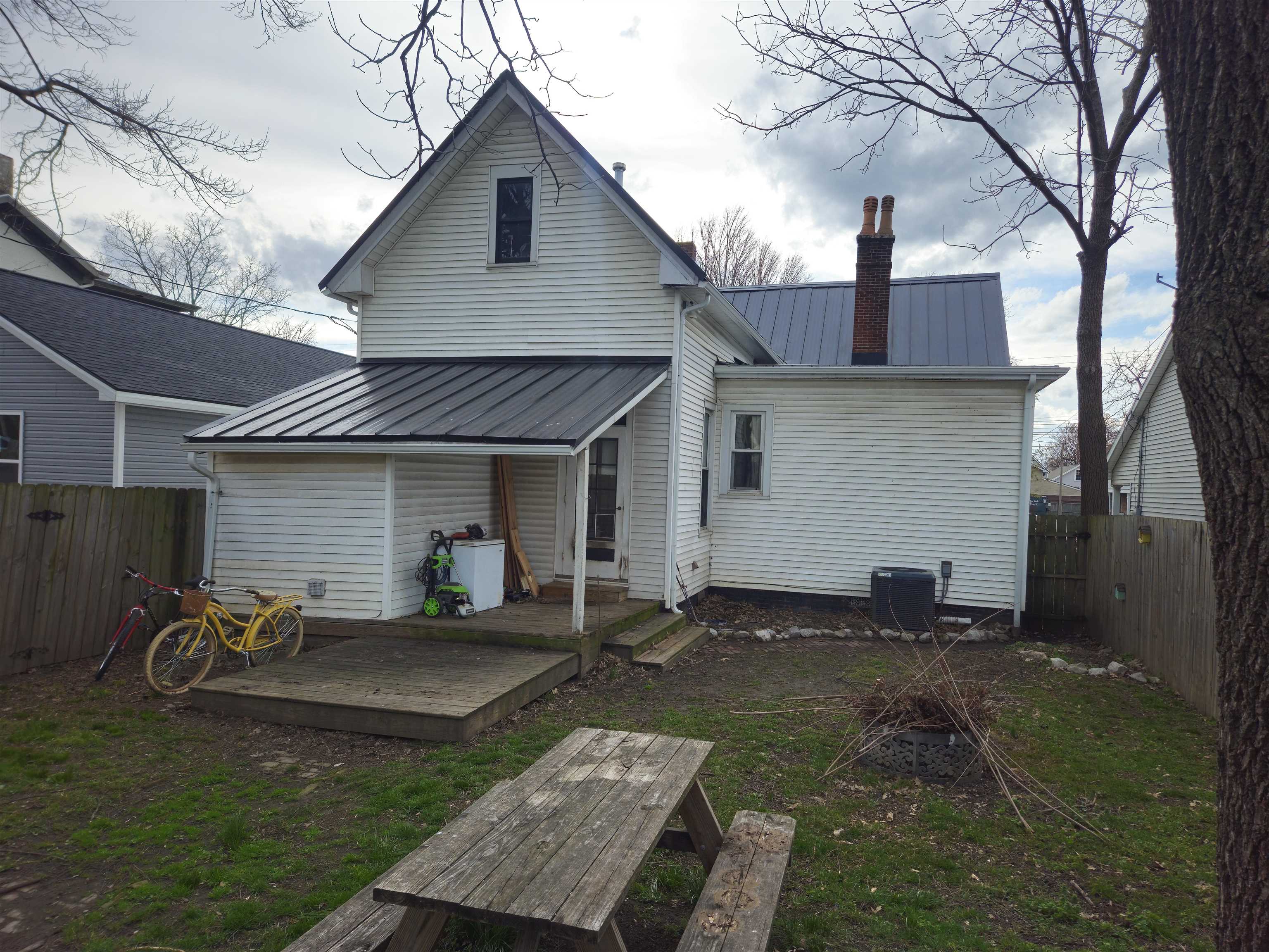 617 crittenend str, Owensboro, Kentucky 42303, 3 Bedrooms Bedrooms, ,2 BathroomsBathrooms,Single Family Residence,For Sale,crittenend str,94355