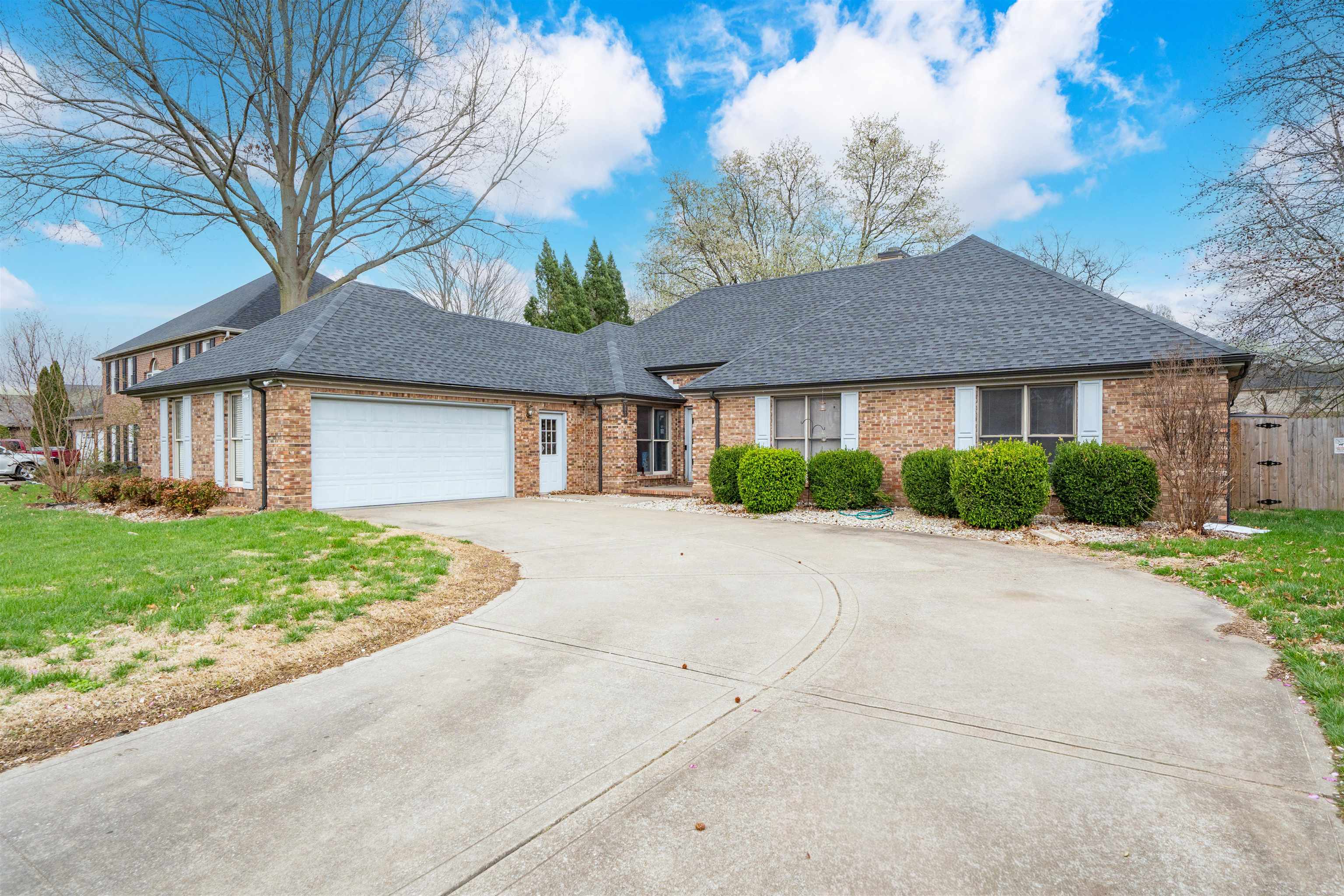 2624 Hillbrooke Pkwy, Owensboro, Kentucky 42303, 3 Bedrooms Bedrooms, ,2 BathroomsBathrooms,Single Family Residence,For Sale,Hillbrooke Pkwy,94358