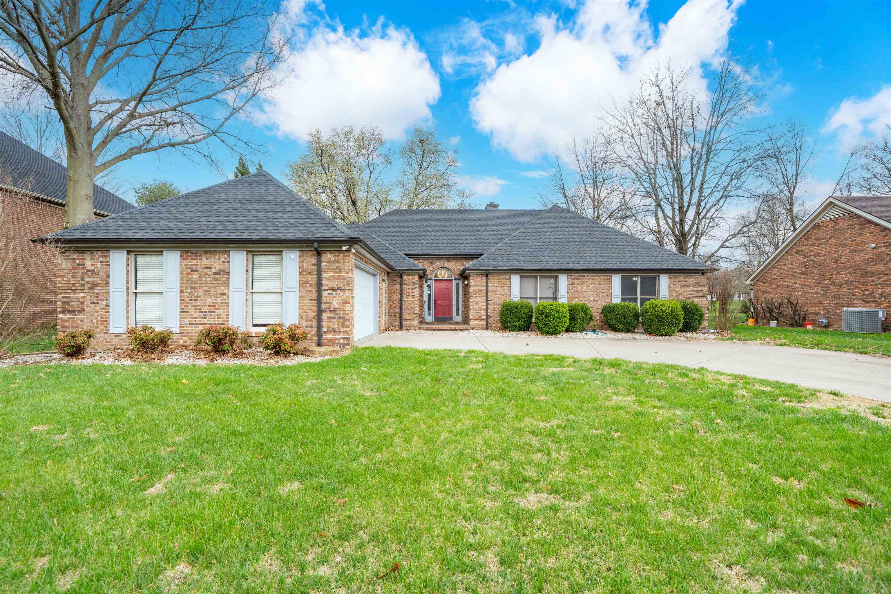 2624 Hillbrooke Pkwy, Owensboro, Kentucky 42303, 3 Bedrooms Bedrooms, ,2 BathroomsBathrooms,Single Family Residence,For Sale,Hillbrooke Pkwy,94358